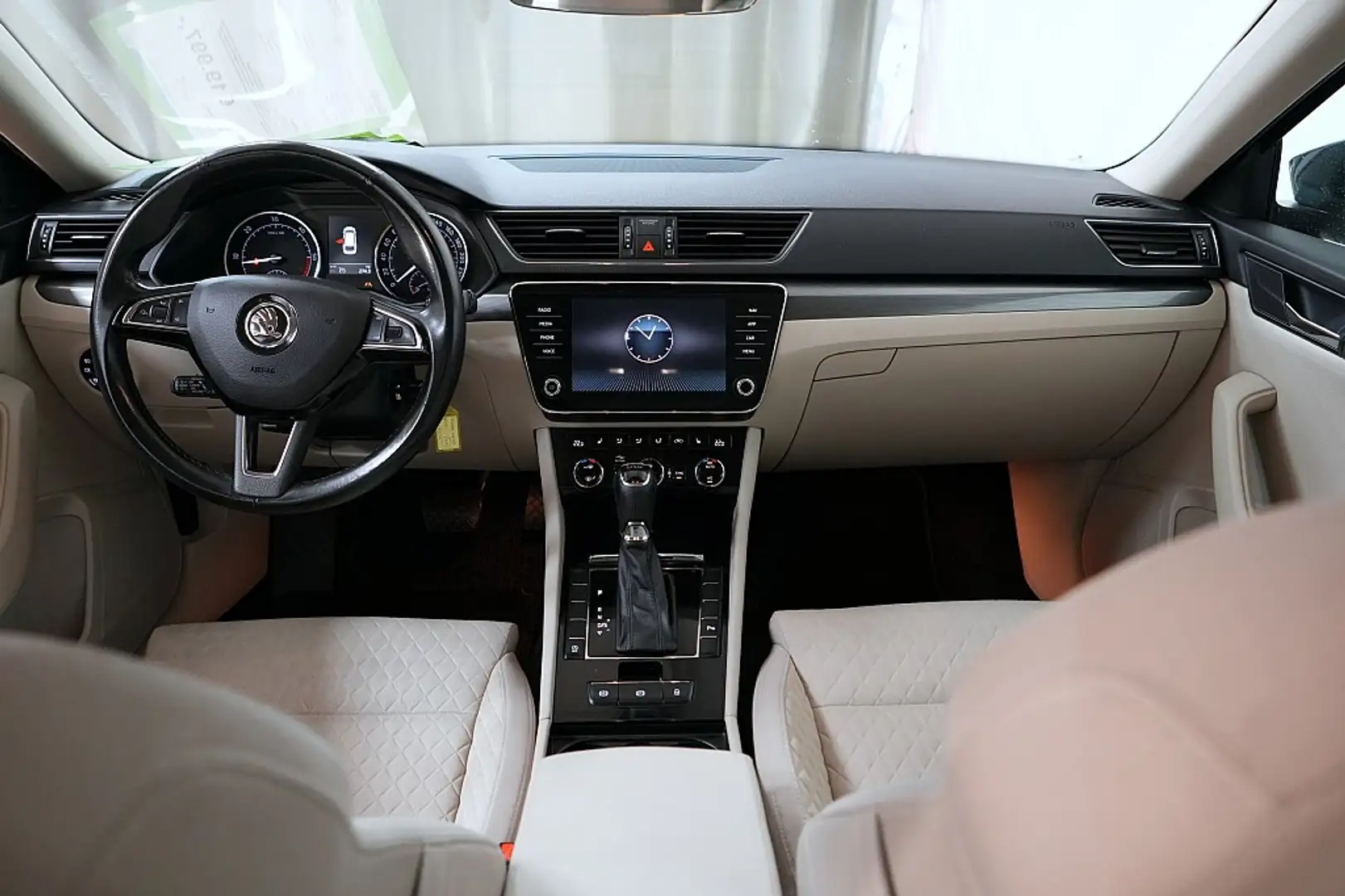 Skoda Superb Kombi 2,0 TDI Style DSG Gris - 2