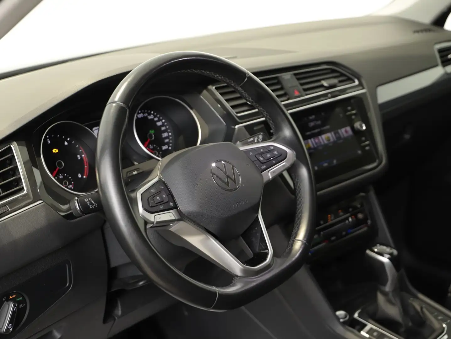 Volkswagen Tiguan Life TDI 4MOTION DSG Schwarz - 2