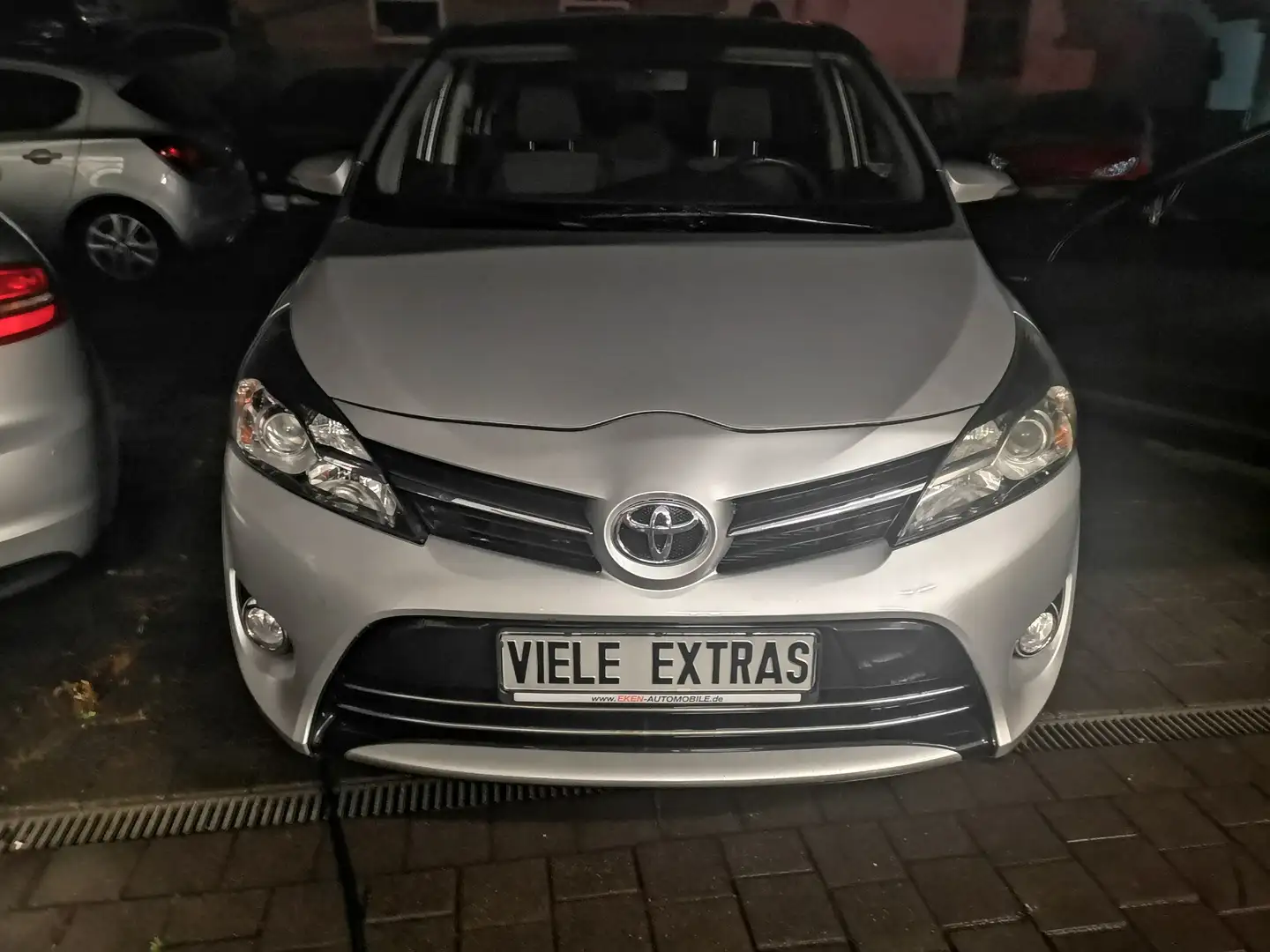 Toyota Verso SkyView Edition 1.8 Panorama Navi / 1.Hand Silber - 1