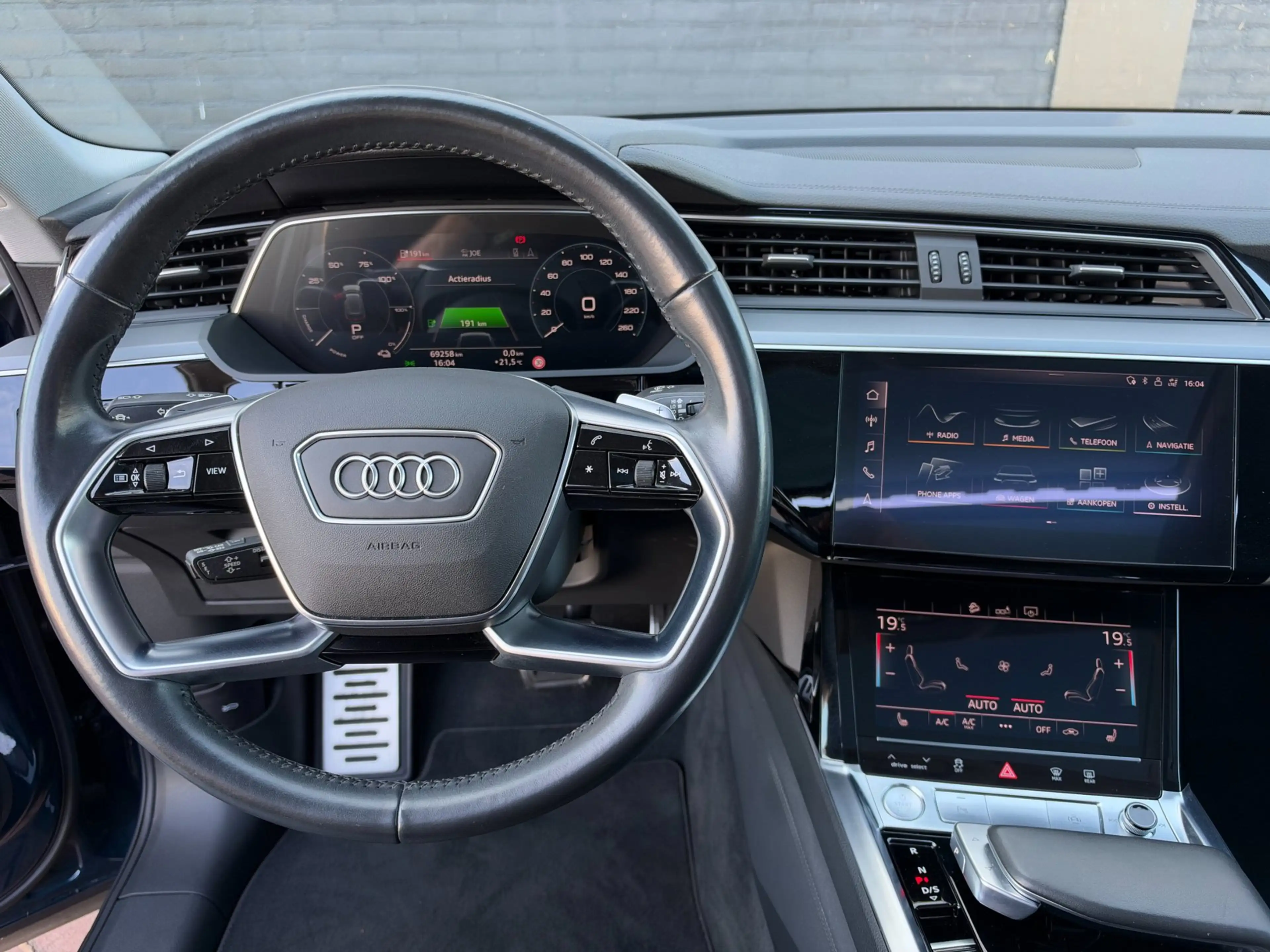 Audi e-tron E-tron 50 Quattro Launch Edition plus 71 kWh — photo 34