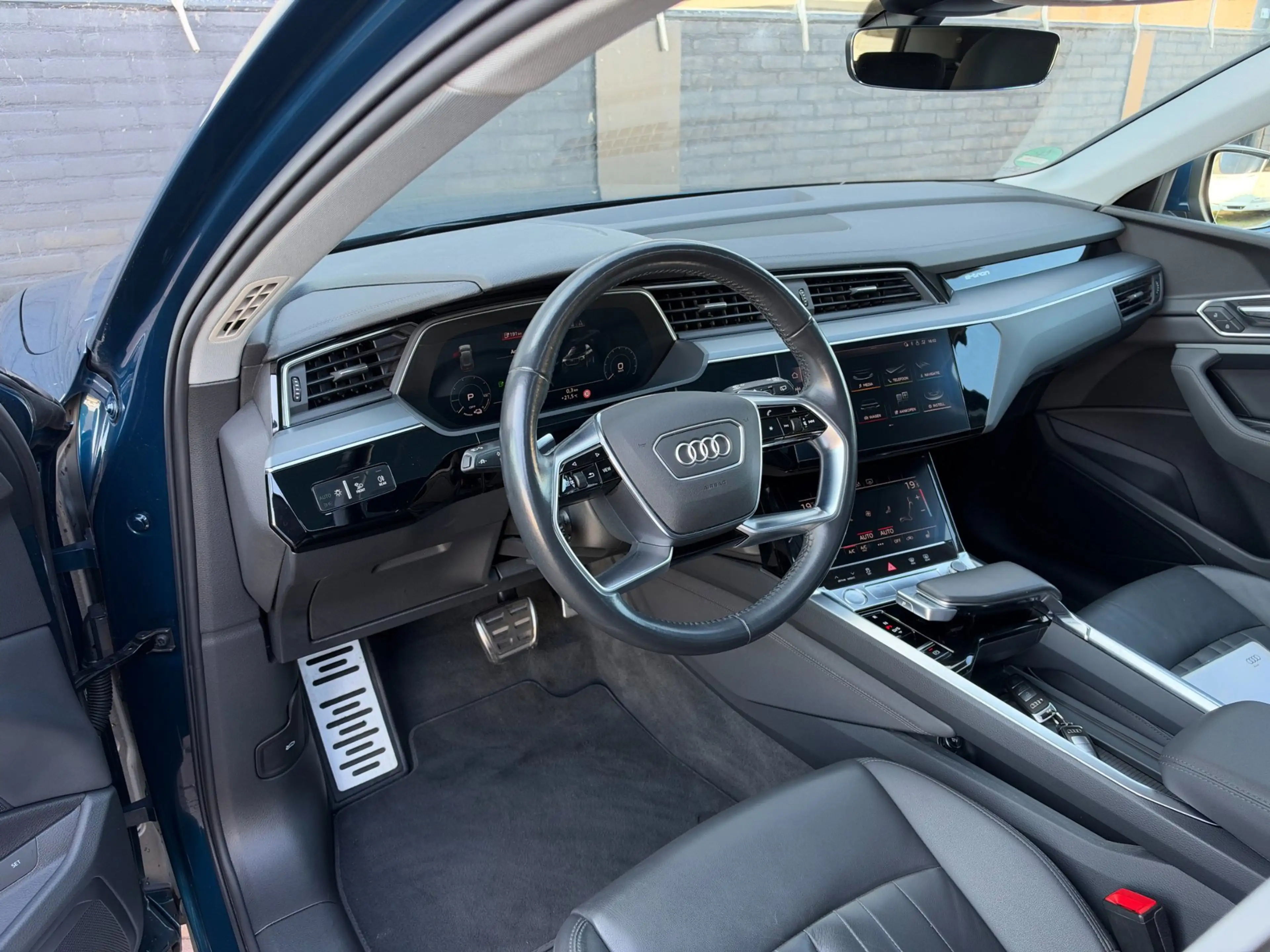 Audi e-tron E-tron 50 Quattro Launch Edition plus 71 kWh — photo 17