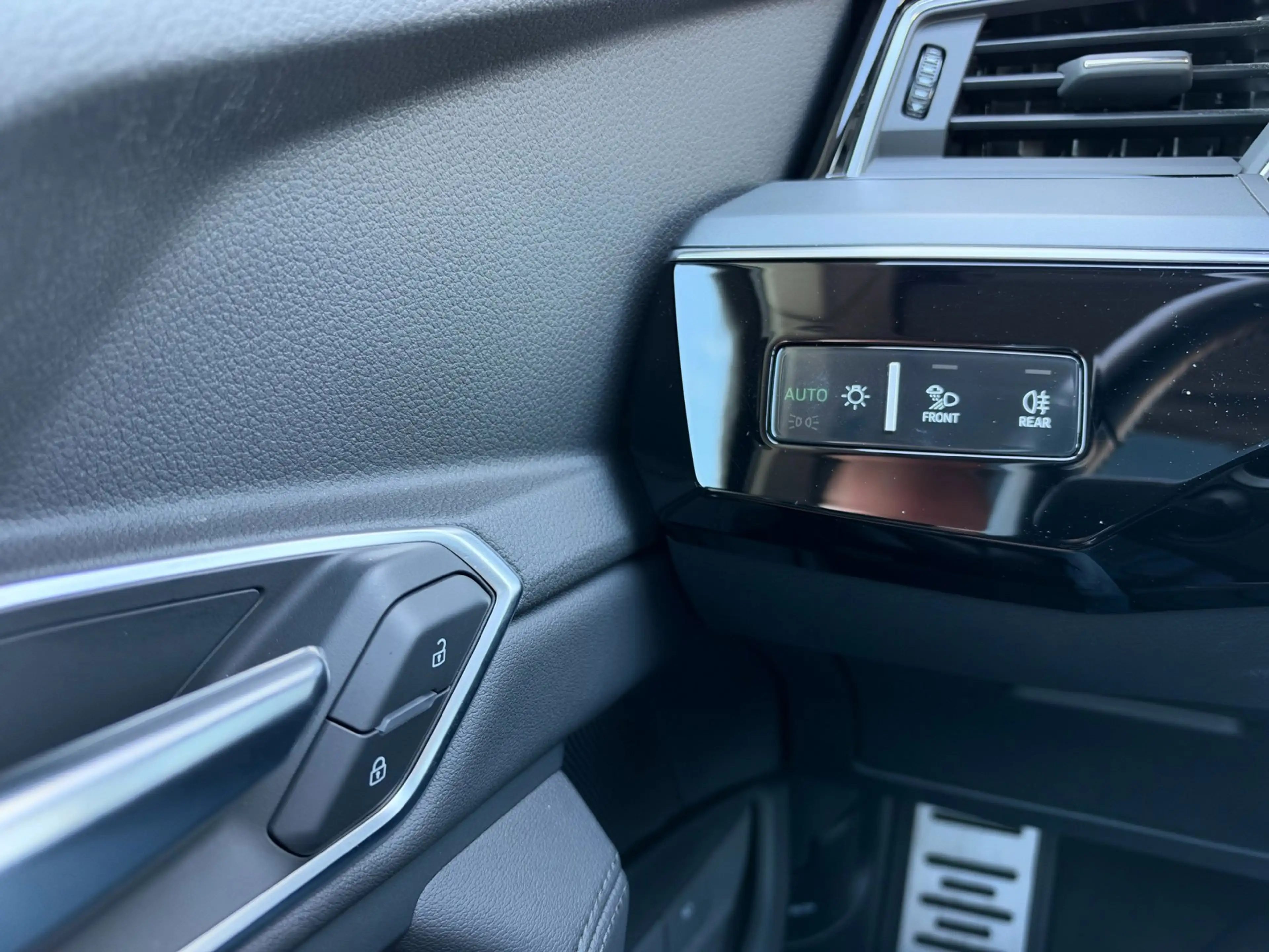 Audi e-tron E-tron 50 Quattro Launch Edition plus 71 kWh — photo 30
