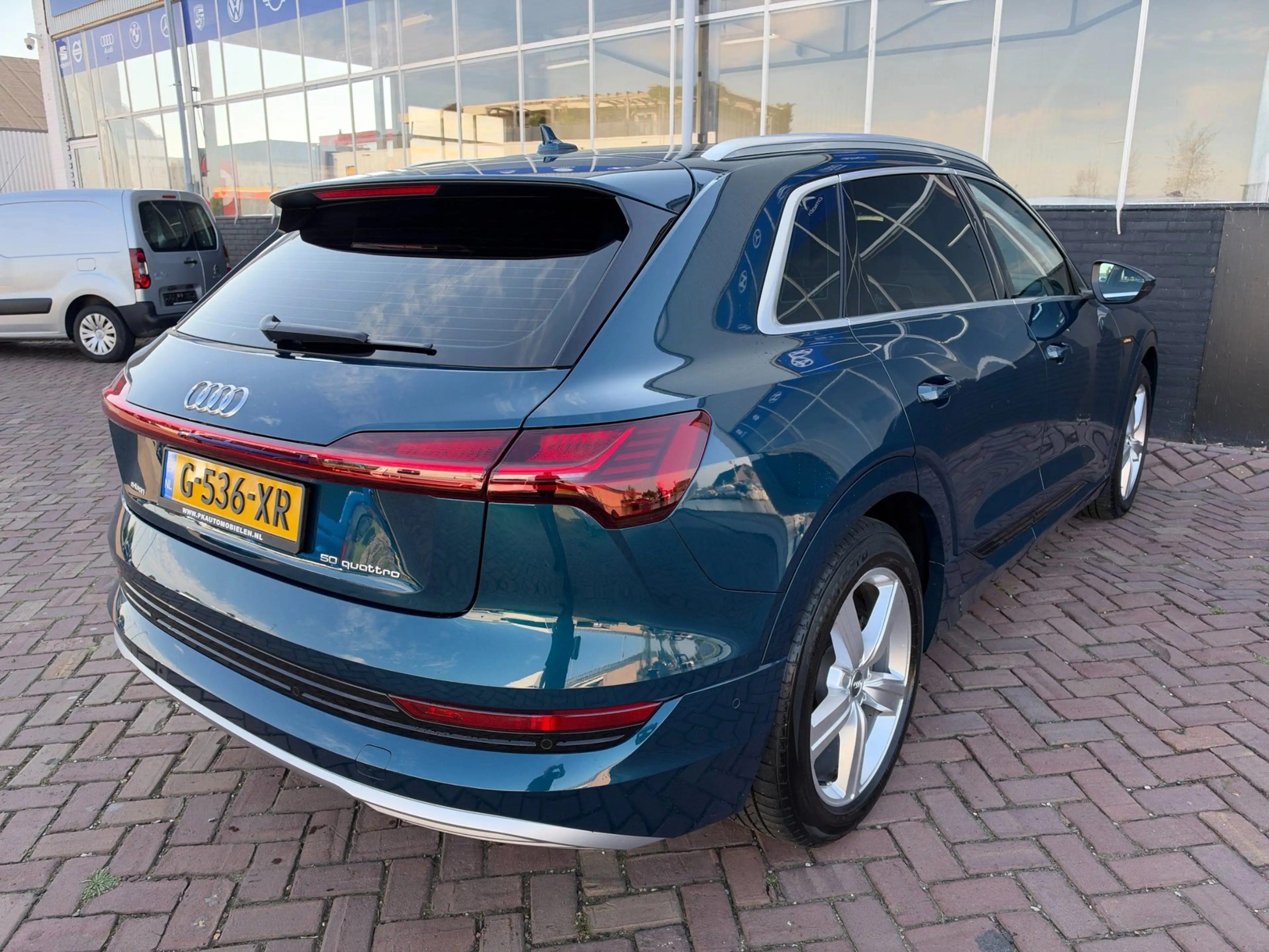 Audi e-tron E-tron 50 Quattro Launch Edition plus 71 kWh — photo 4