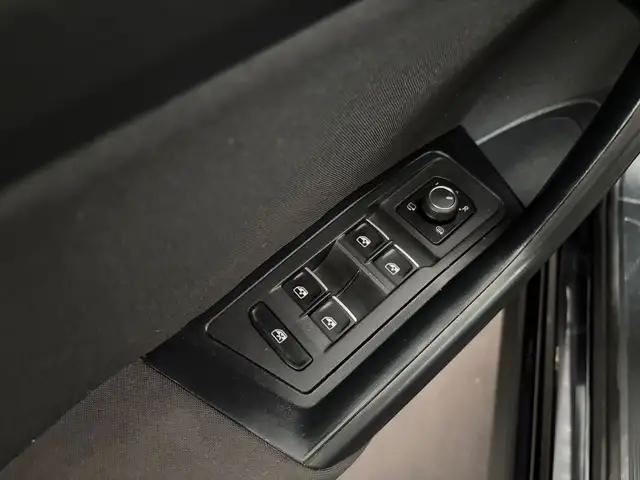 Volkswagen T-Roc view 18