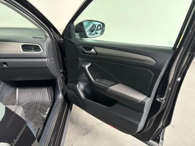 Volkswagen T-Roc view 7