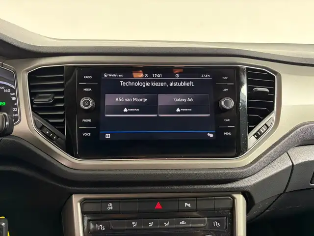Volkswagen T-Roc view 9