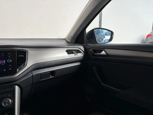 Volkswagen T-Roc view 22