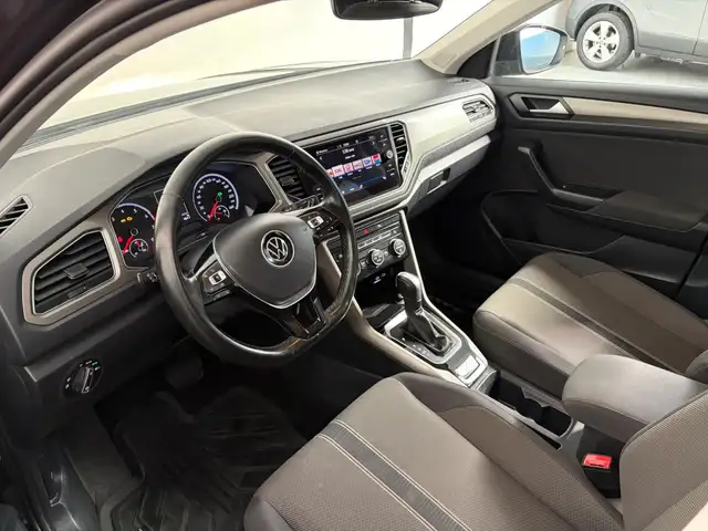 Volkswagen T-Roc view 4