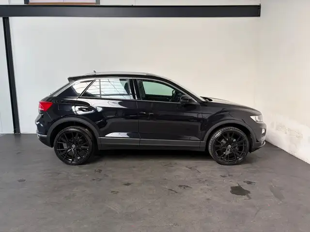 Volkswagen T-Roc view 25