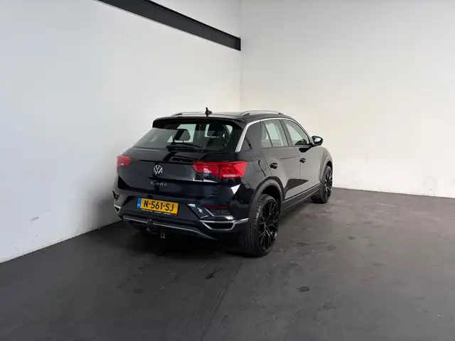 Volkswagen T-Roc view 2