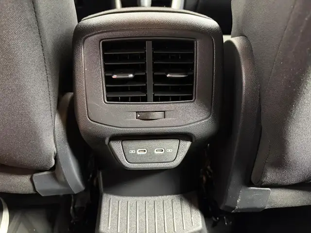 Volkswagen T-Roc view 15
