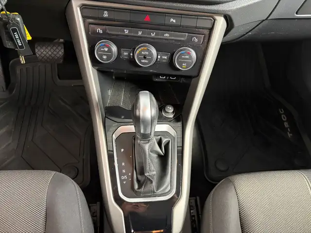 Volkswagen T-Roc view 16