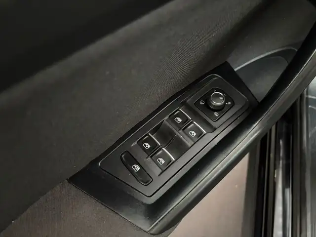 Volkswagen T-Roc view 20