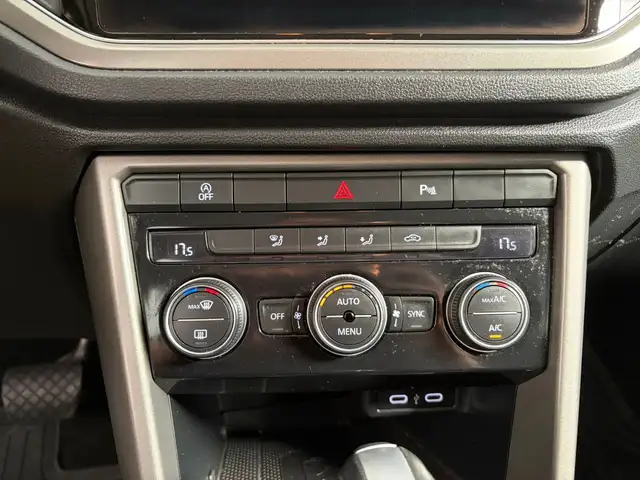 Volkswagen T-Roc view 19