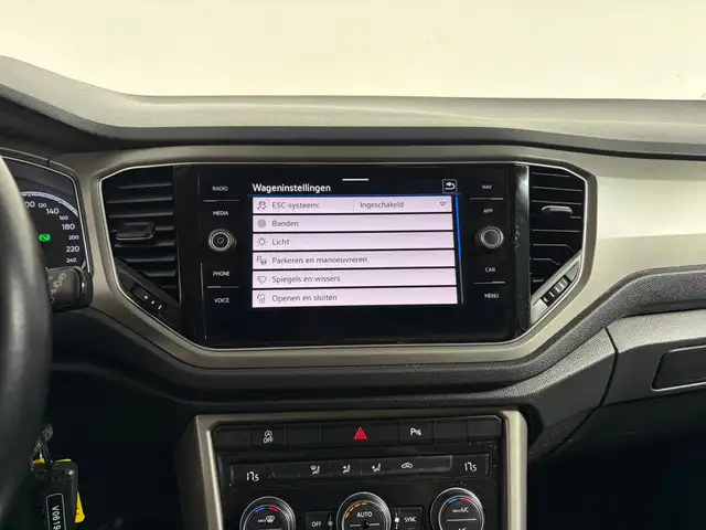 Volkswagen T-Roc view 10