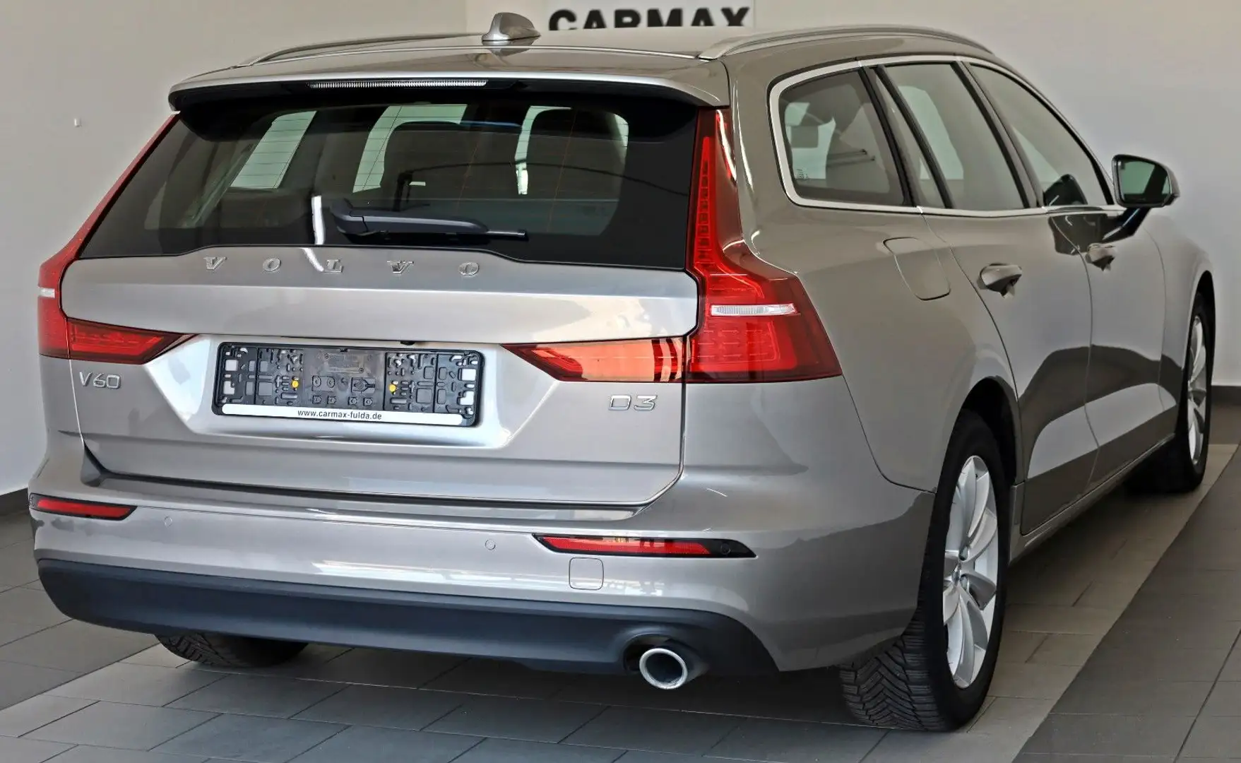 Volvo V60 Kombi Momentum Pro T.Leder,Navi,LED,AppleCar Сірий - 2
