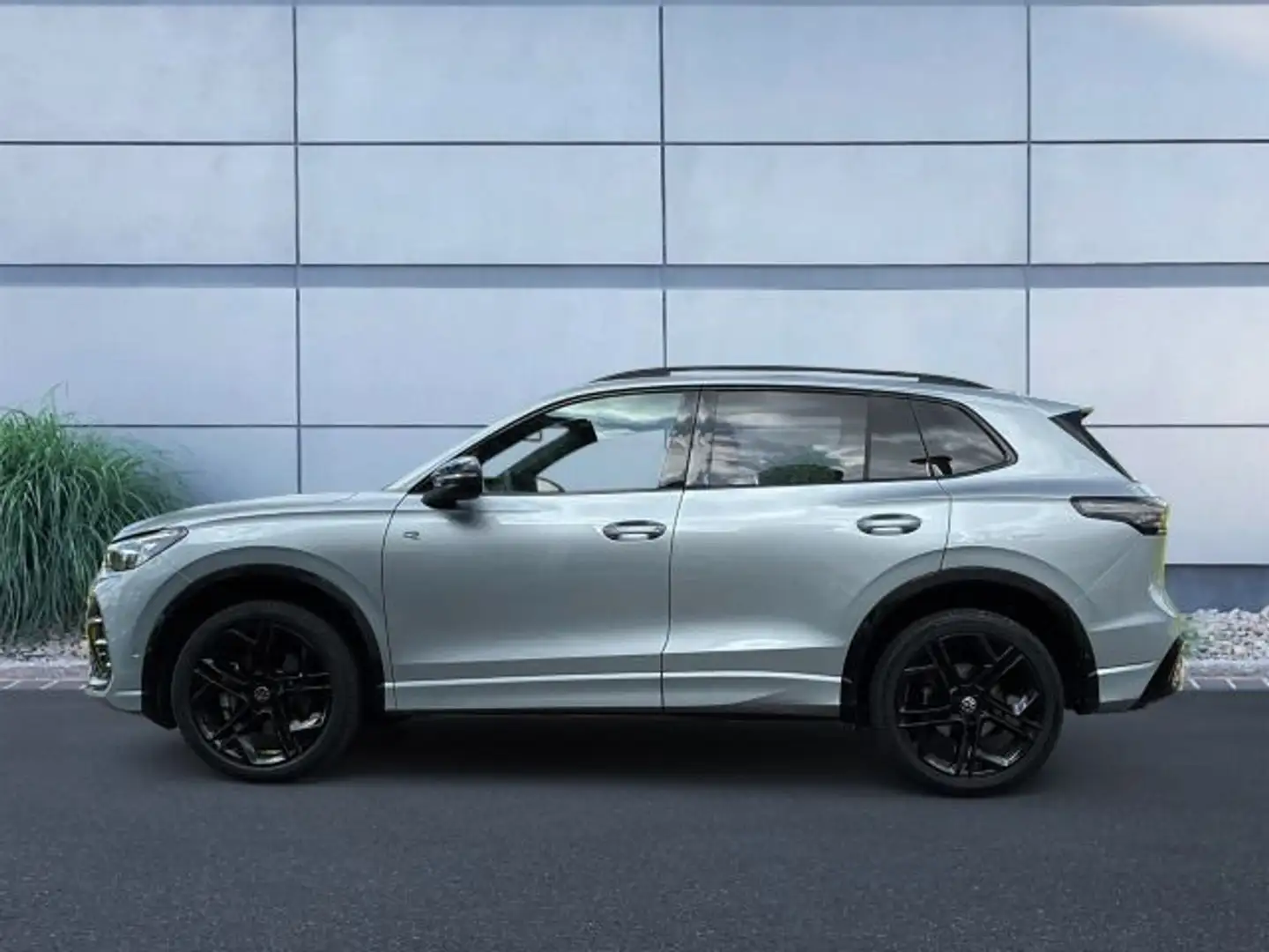 Volkswagen Tiguan R-Line 2,0 TDI, 7-Gang-DSG Silber - 2