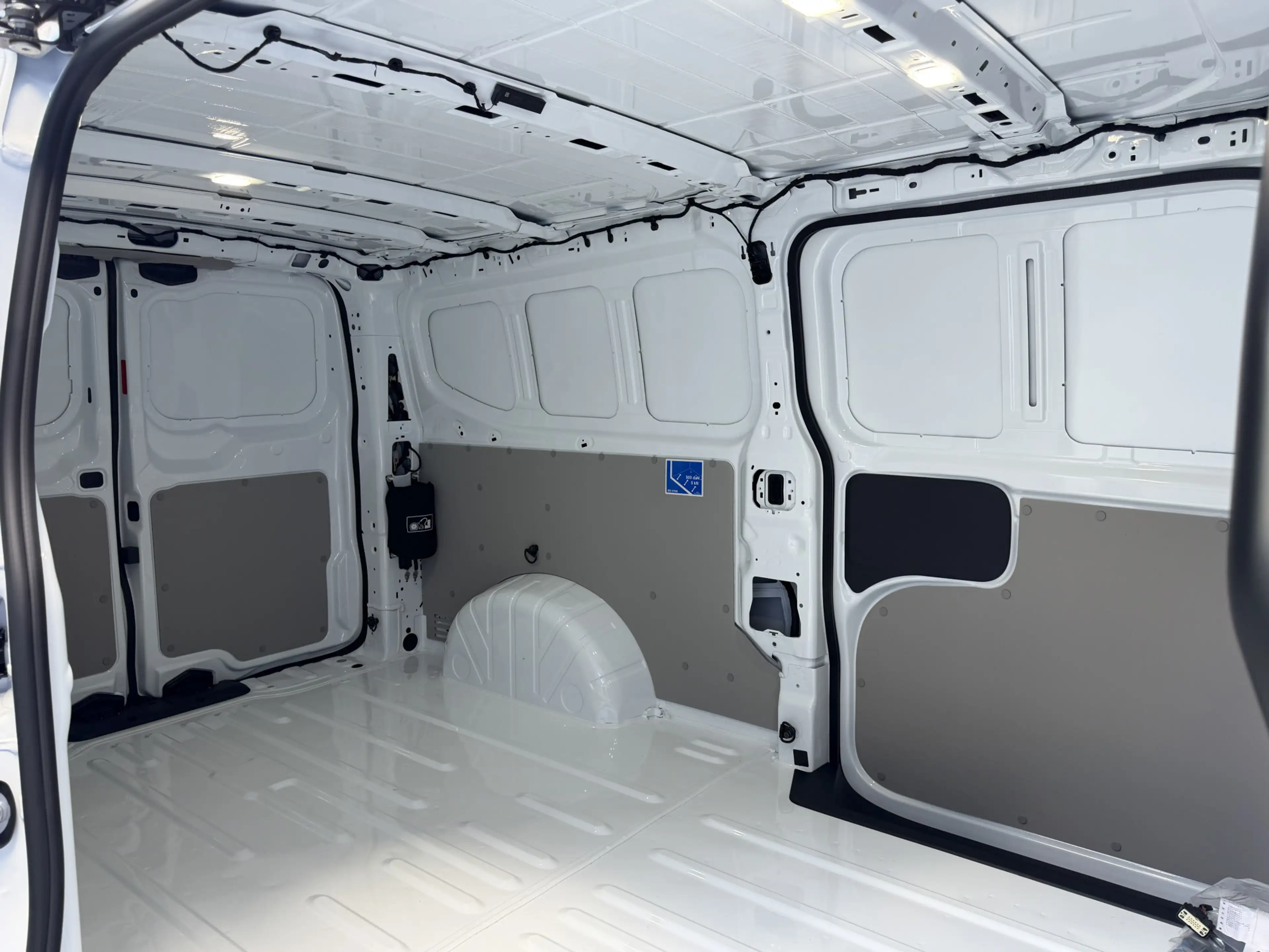 Ford E-Transit Cust. 340 L2H1 Limited 71 kWh | 360 Camera | Pro P — photo 14