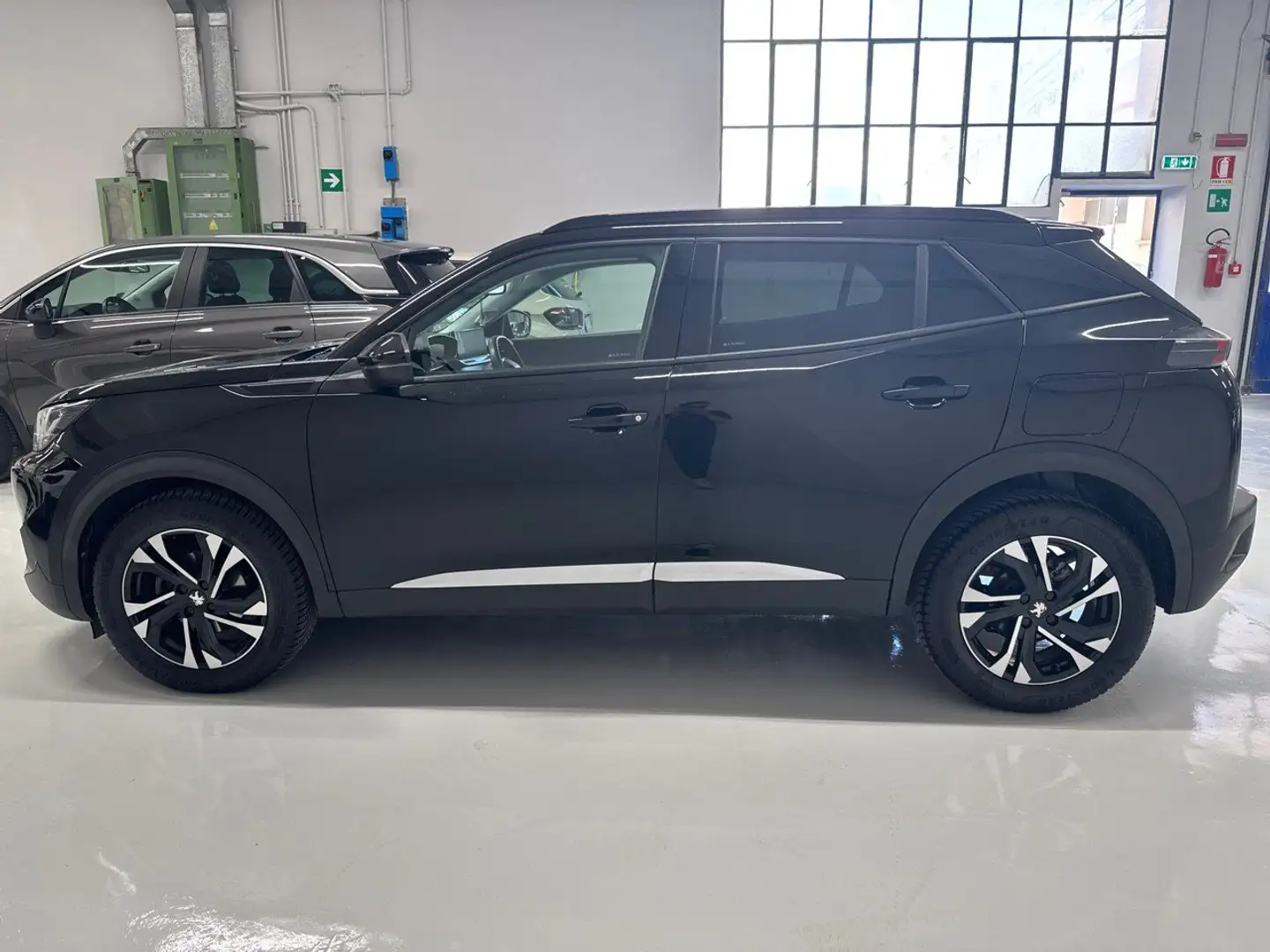 Peugeot 2008 PureTech 130 Allure Pack S/S Noir - 2
