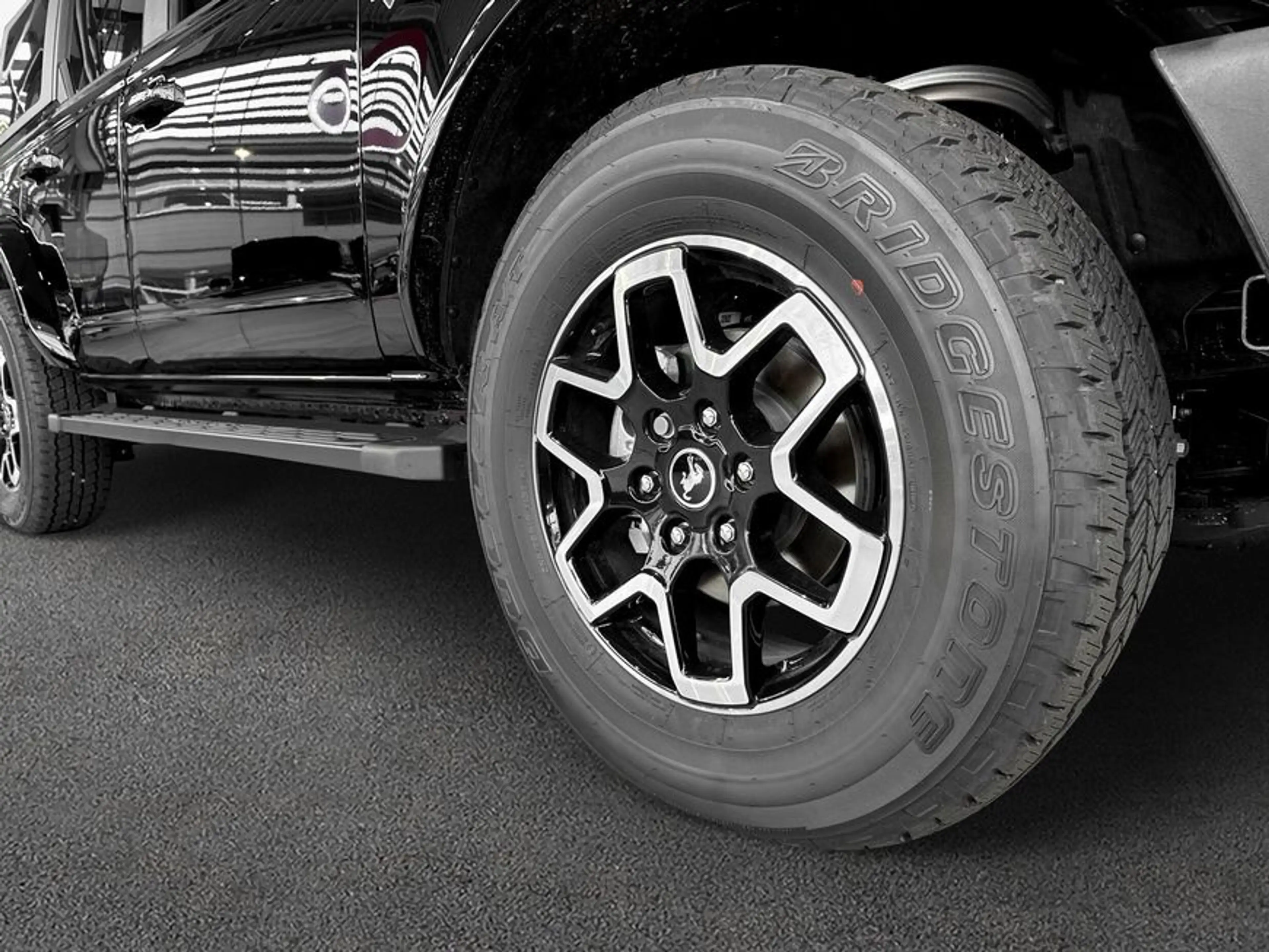 Ford Bronco 2.7 EcoBoost V6 Outer Banks — photo 4