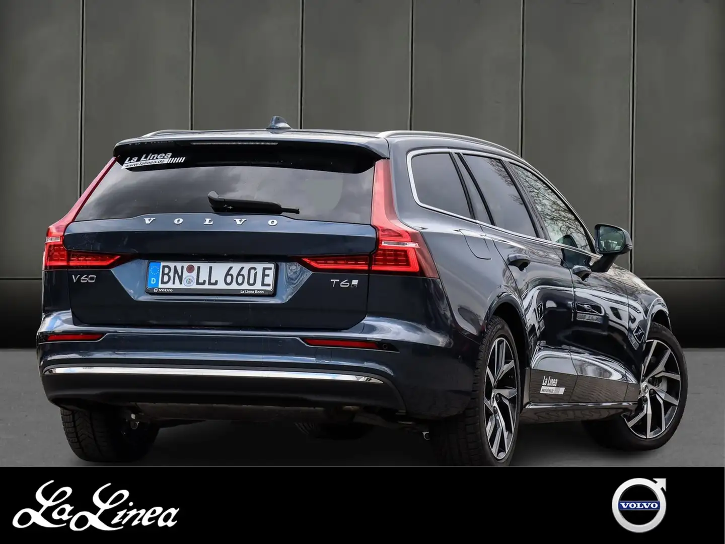 Volvo V60 T6 Recharge Plug-In Hybrid AWD Plus Bright Blau - 2