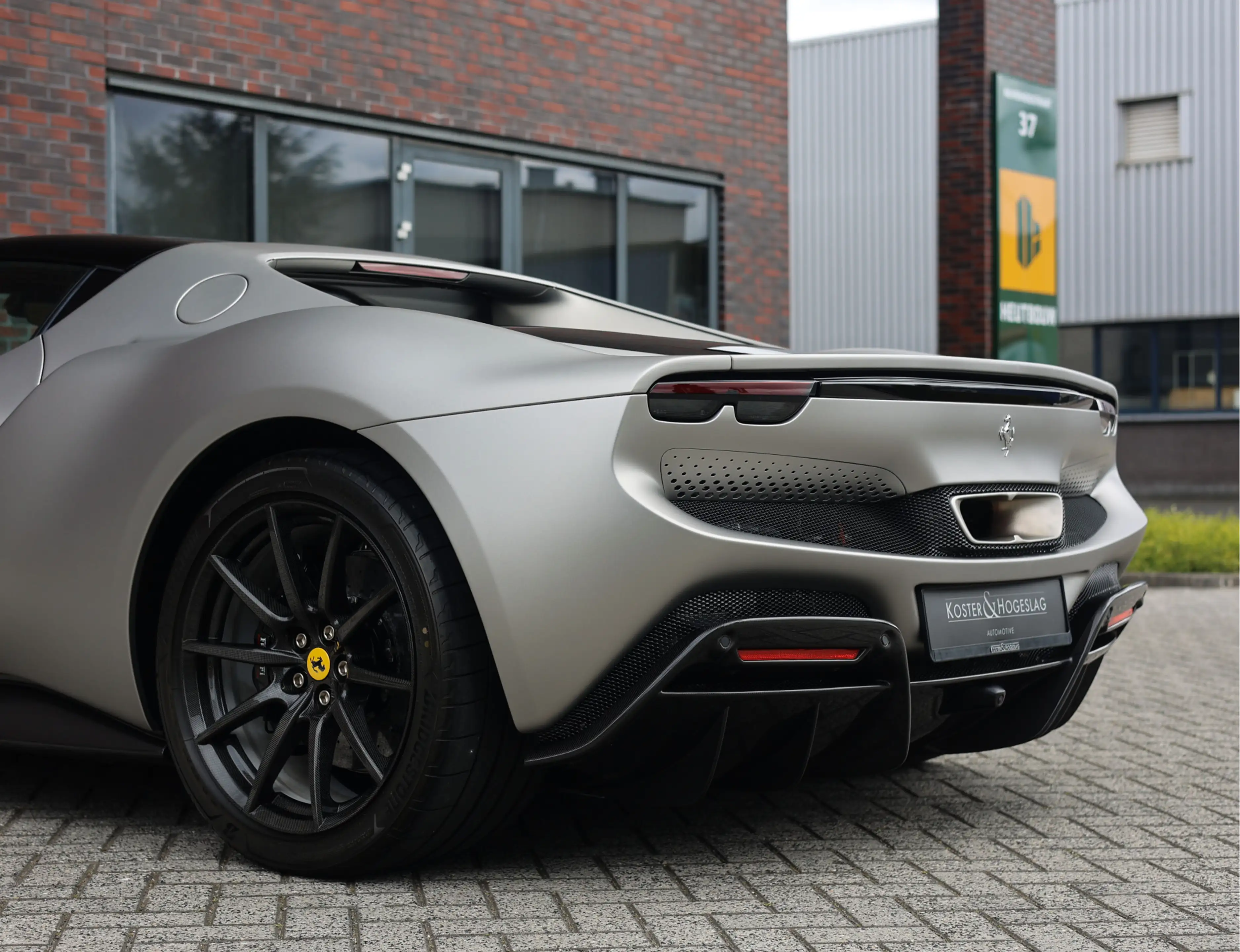 Ferrari 296 GTB 3.0 V6 | Atelier - Lift - Carbon — photo 10