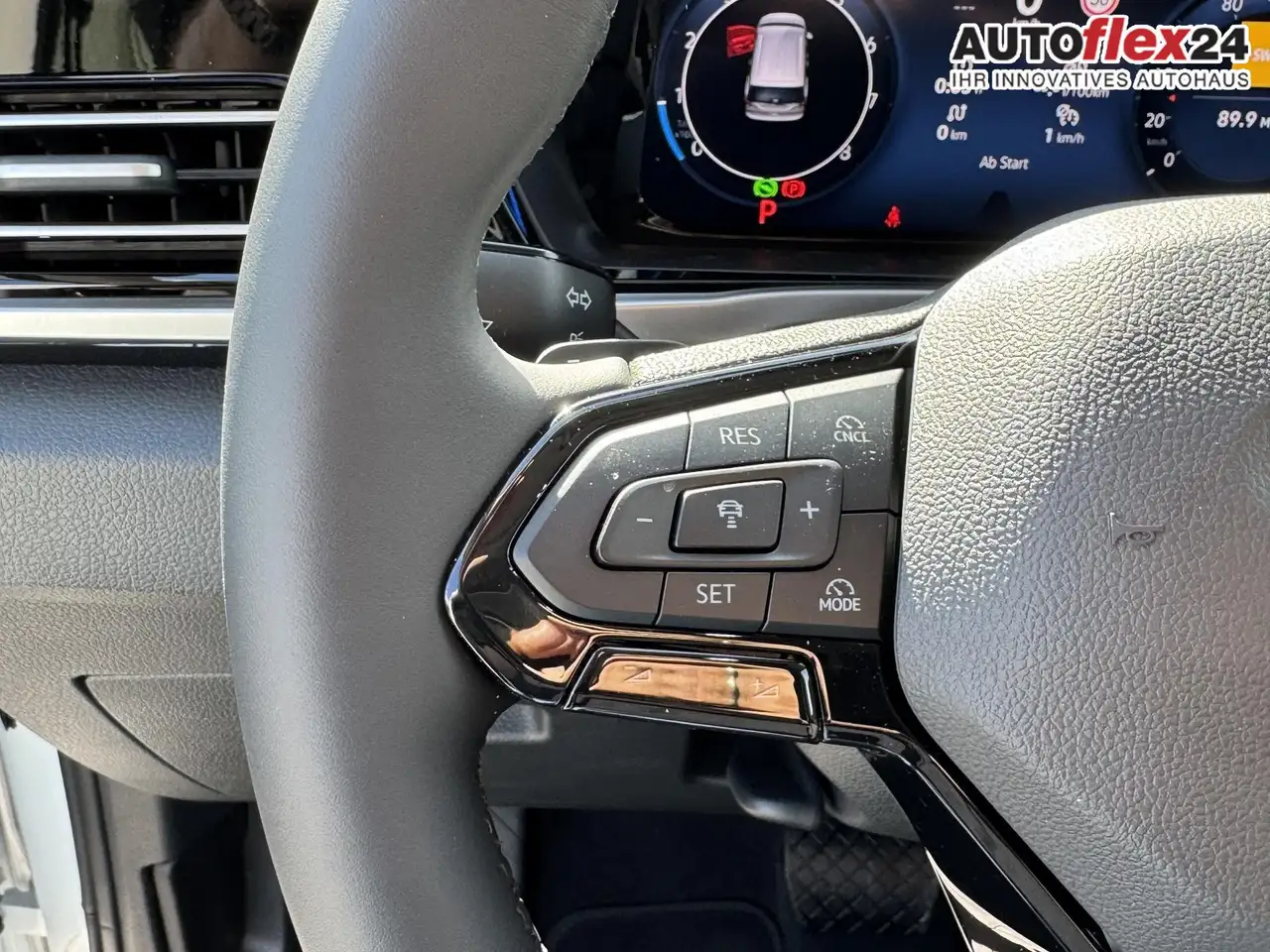 Ford Tourneo Connect Grand Titanium 1,5 7 Sitzer Klimaautomatik Anhä... 14