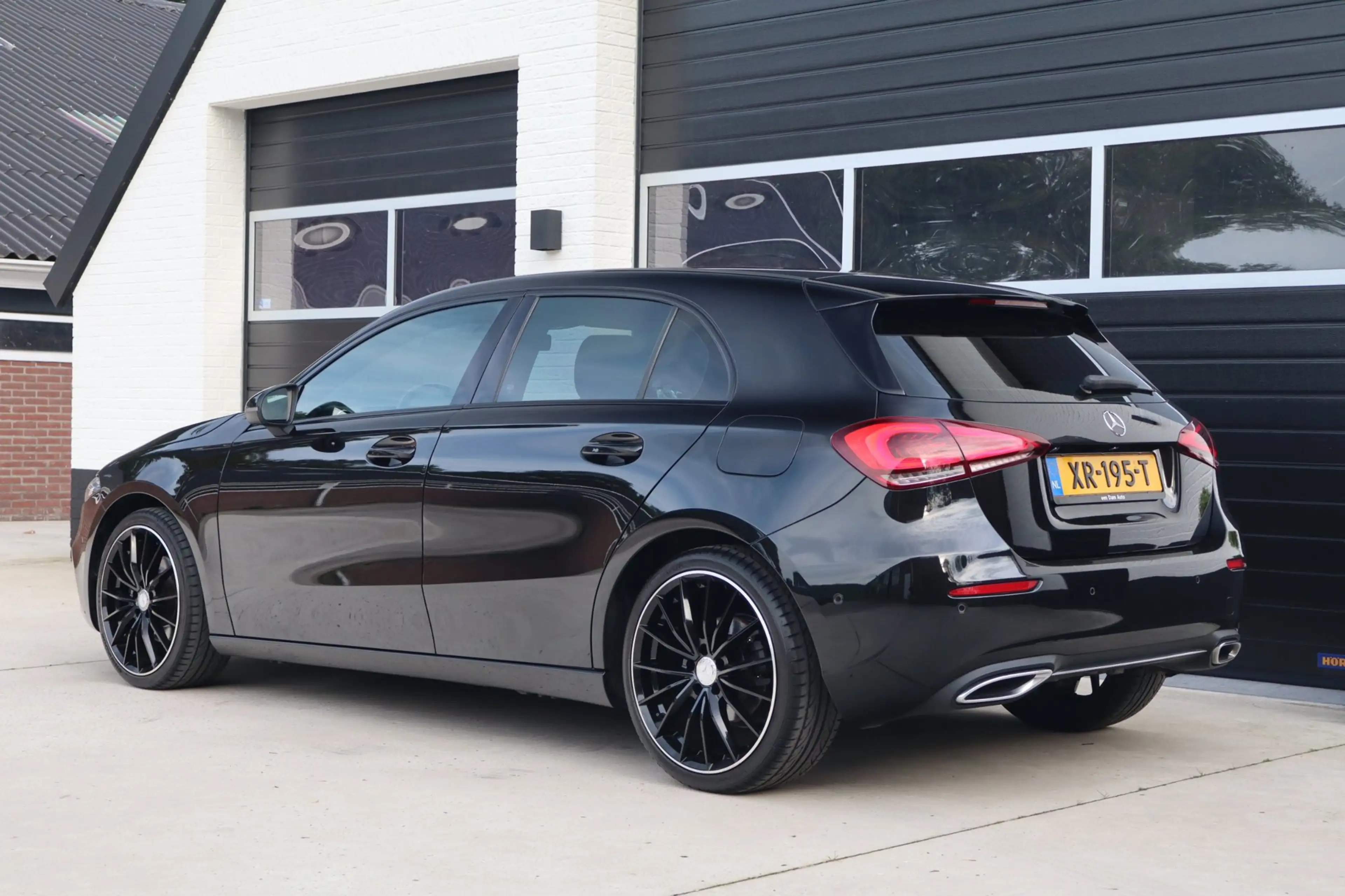 Mercedes-Benz A 200 163pk Launch Edition - 19 inch AMG velgen - Half l — photo 3