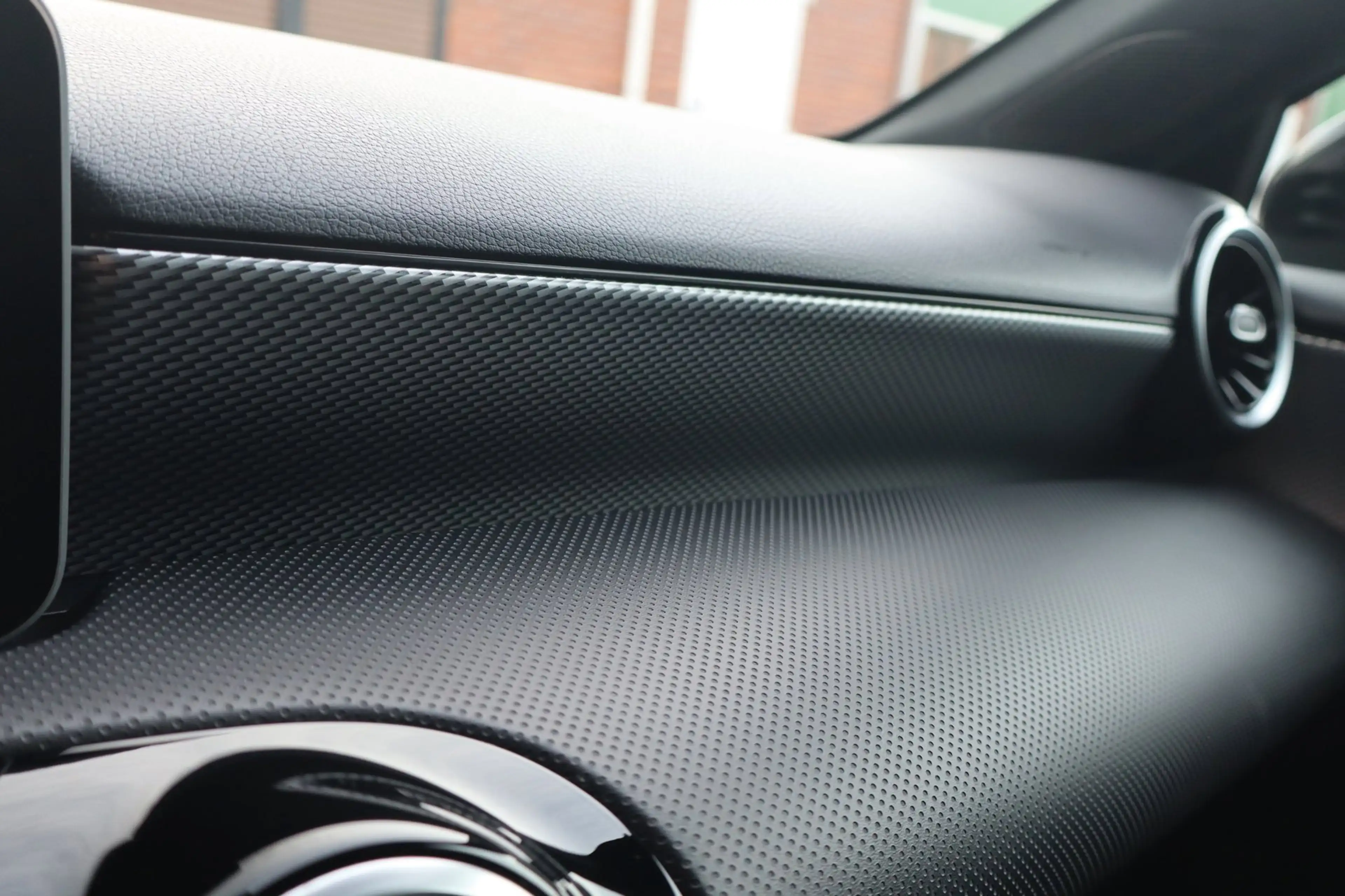 Mercedes-Benz A 200 163pk Launch Edition - 19 inch AMG velgen - Half l — photo 22