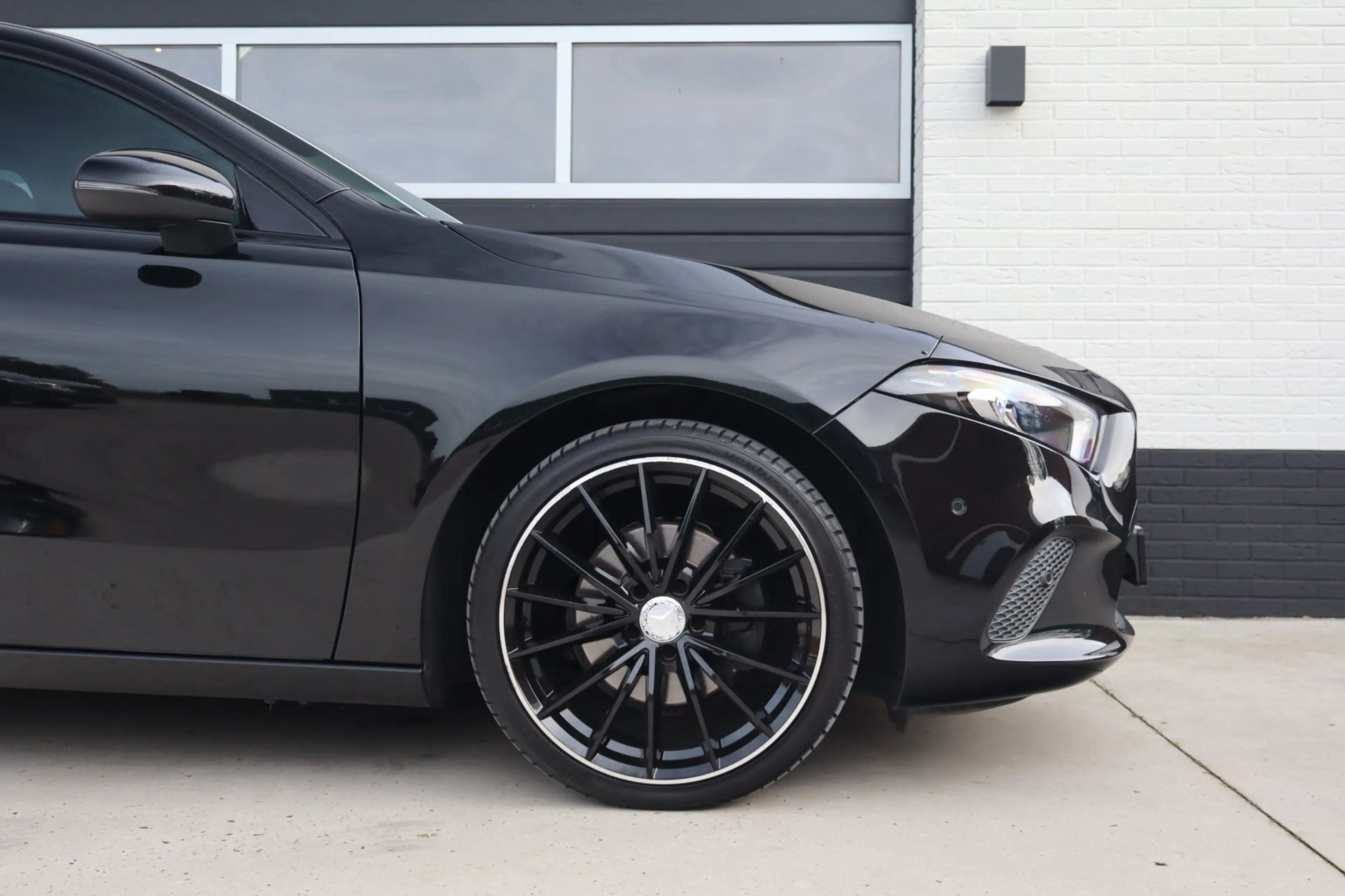 Mercedes-Benz A 200 163pk Launch Edition - 19 inch AMG velgen - Half l — photo 26