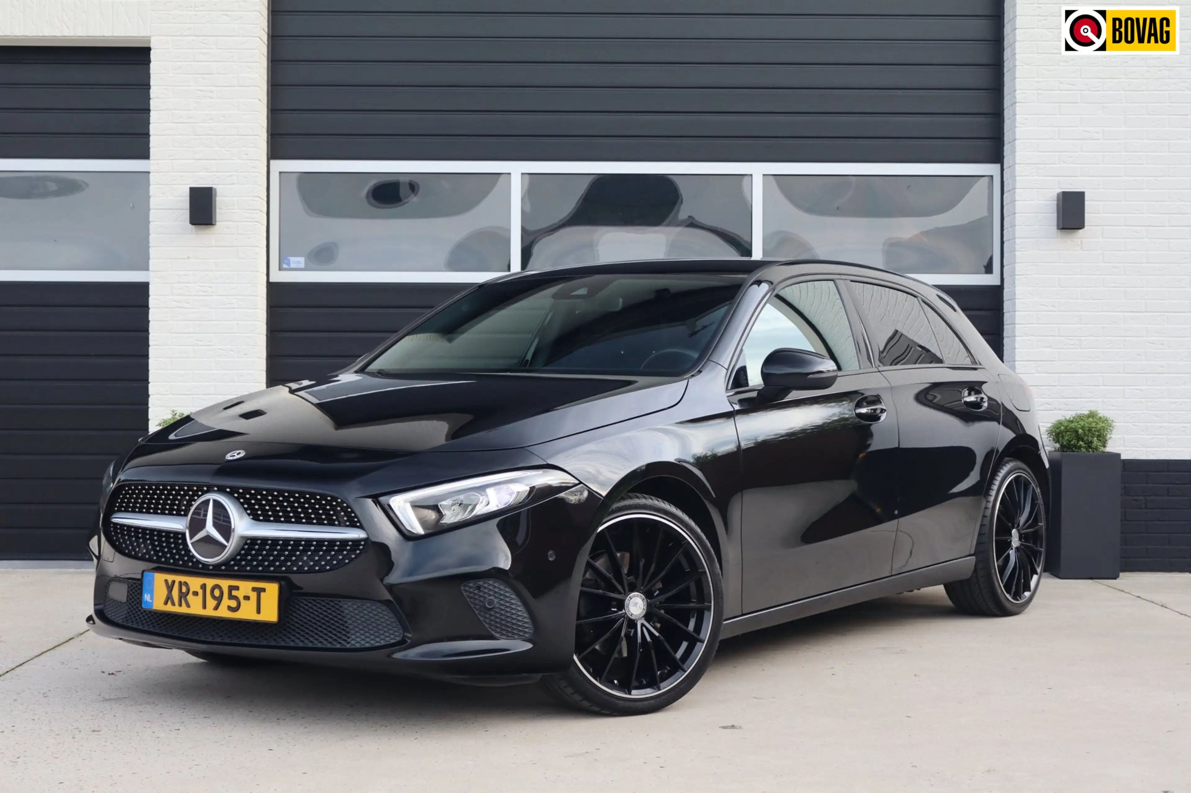 Mercedes-Benz A 200 163pk Launch Edition - 19 inch AMG velgen - Half l