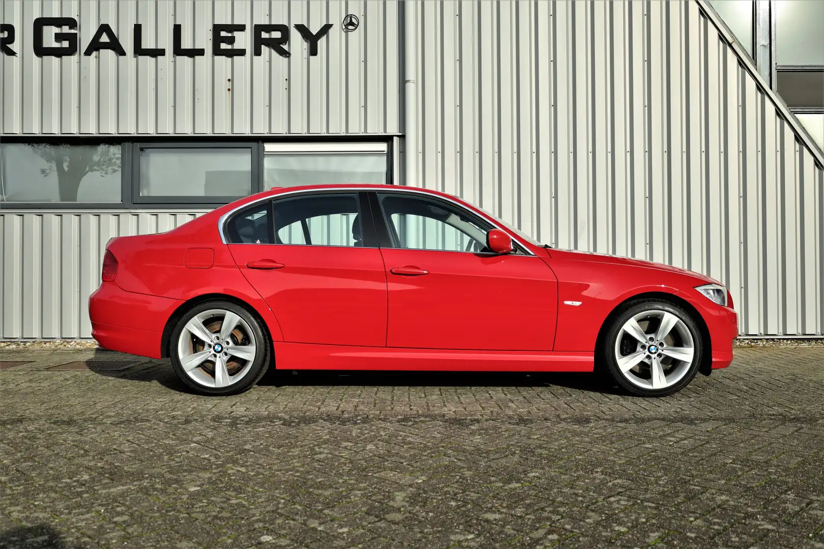 BMW 330 3-serie 330i Business Line 2108km(!) Youngtimer Rood - 2