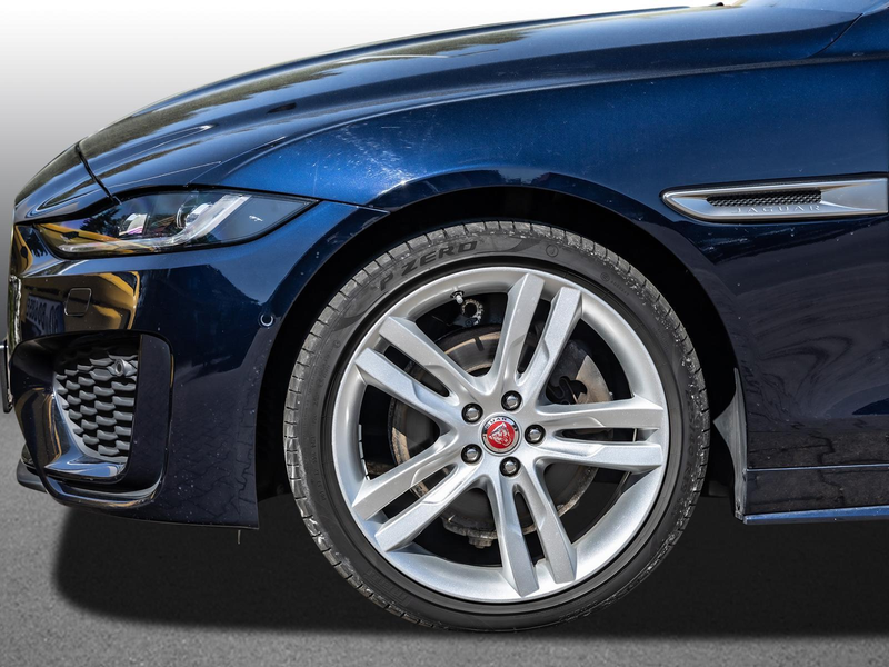 Jaguar XE D200 R-Dynamic HSE AWD PANO NAVI SHZ — photo 6