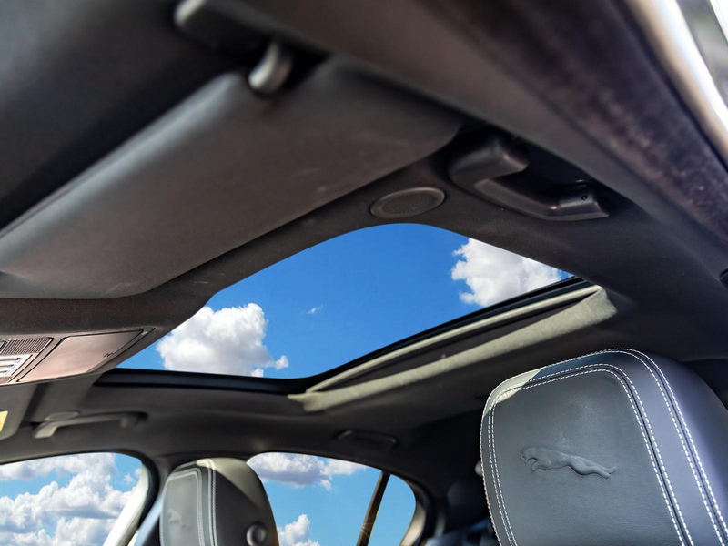 Jaguar XE D200 R-Dynamic HSE AWD PANO NAVI SHZ — photo 4