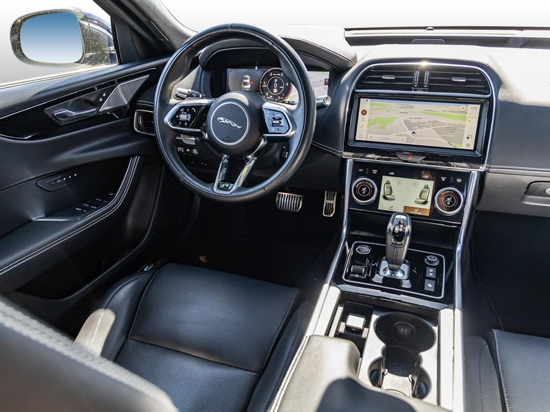 Jaguar XE D200 R-Dynamic HSE AWD PANO NAVI SHZ — photo 5