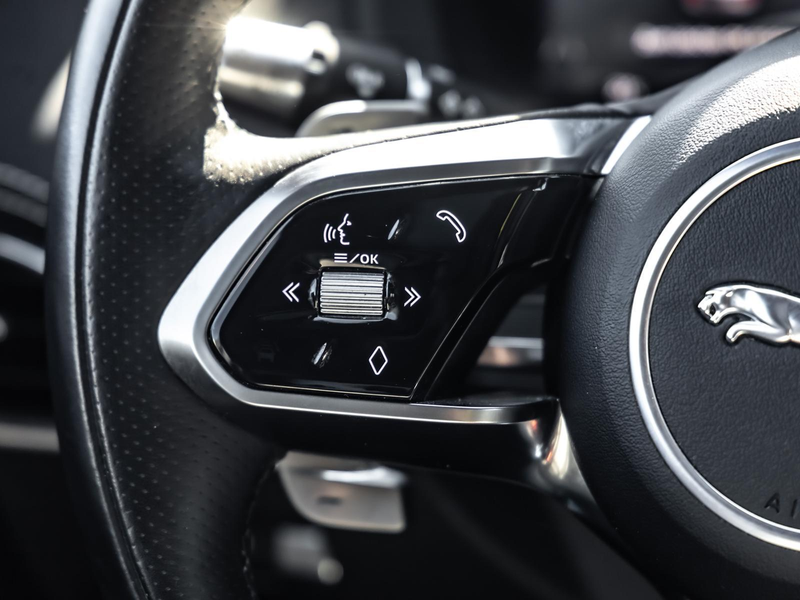 Jaguar XE D200 R-Dynamic HSE AWD PANO NAVI SHZ — photo 11