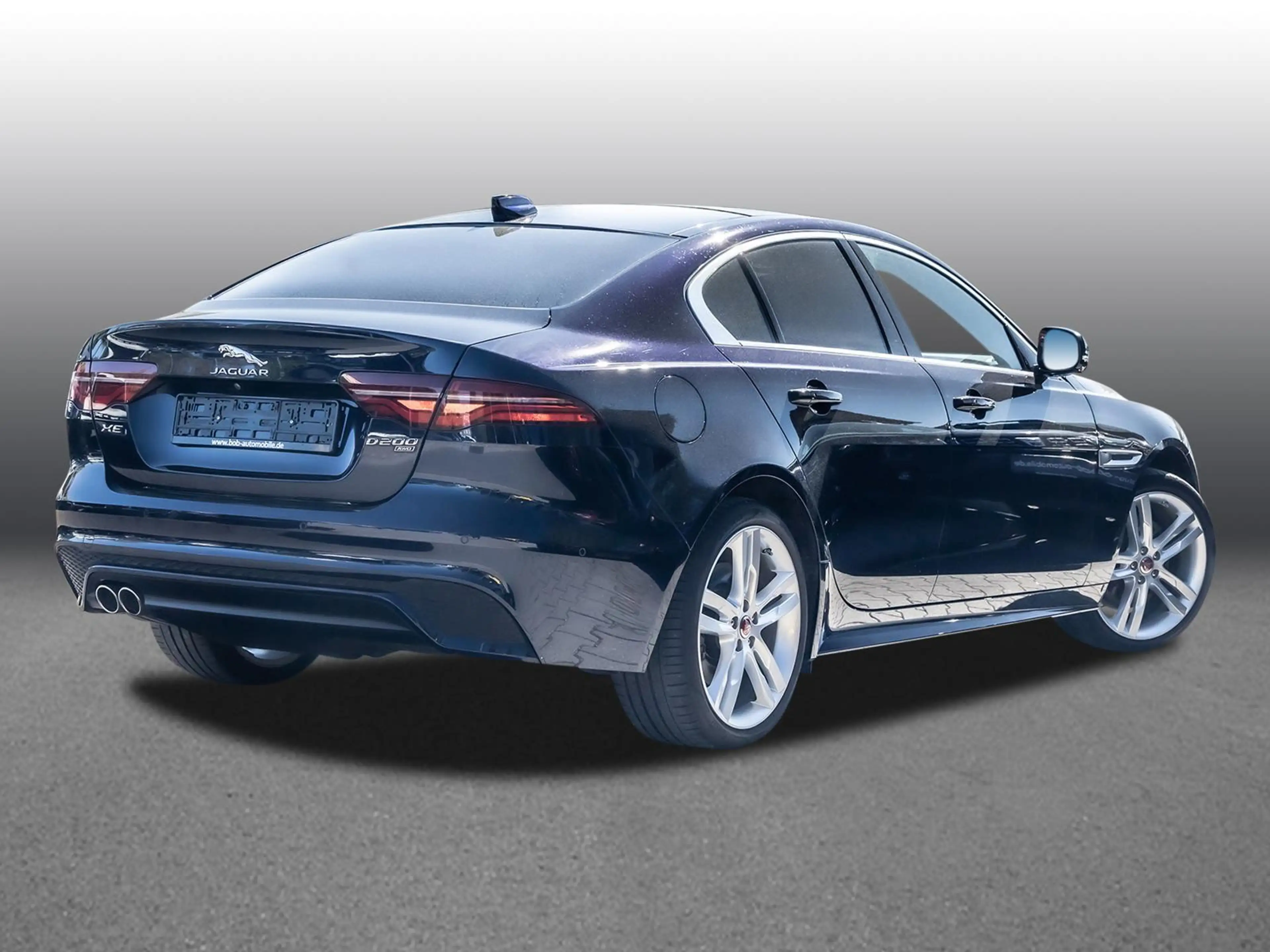 Jaguar XE D200 R-Dynamic HSE AWD PANO NAVI SHZ — photo 2
