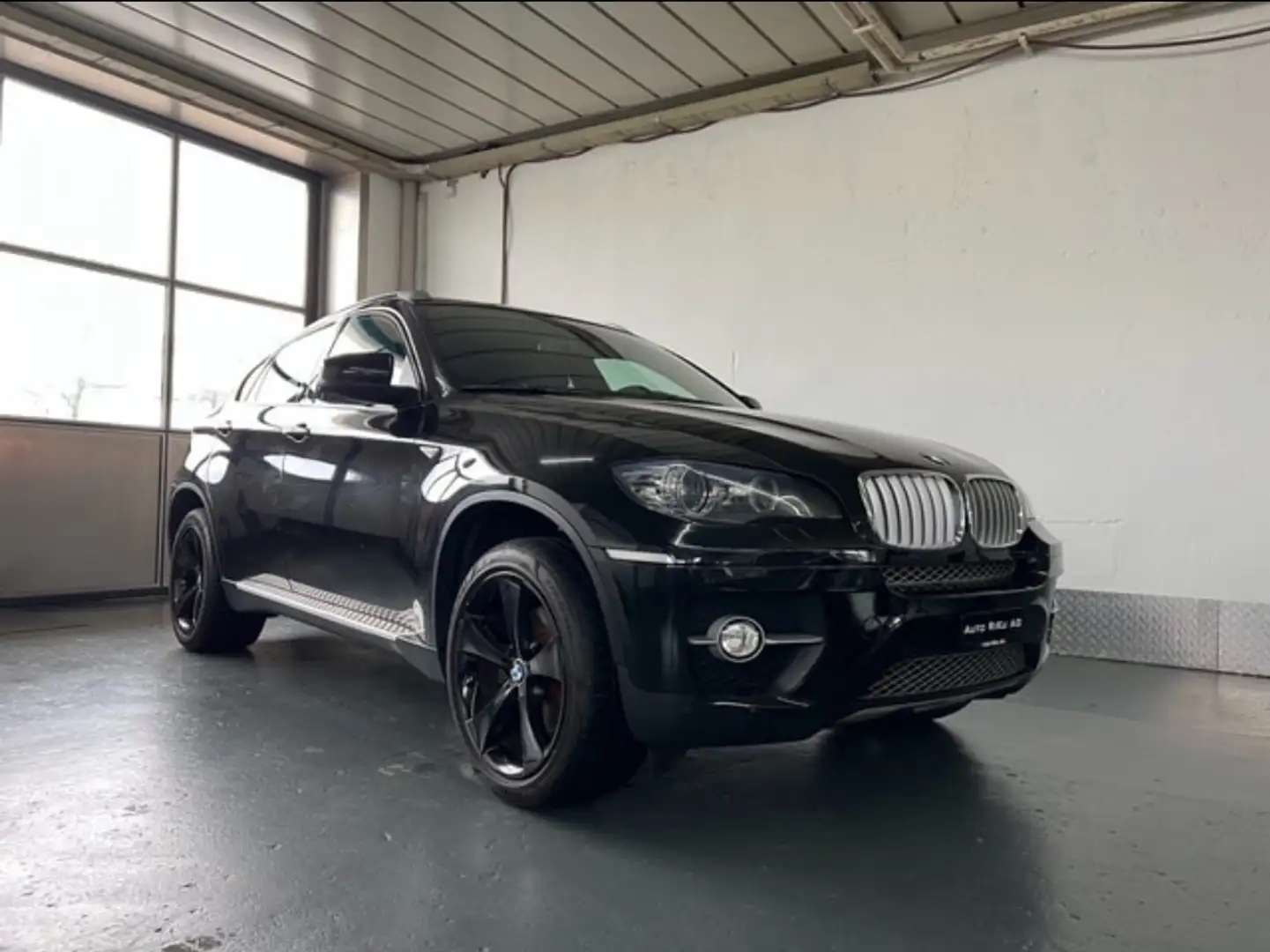 BMW X6 xDrive30d 235ch Luxe A crna - 2