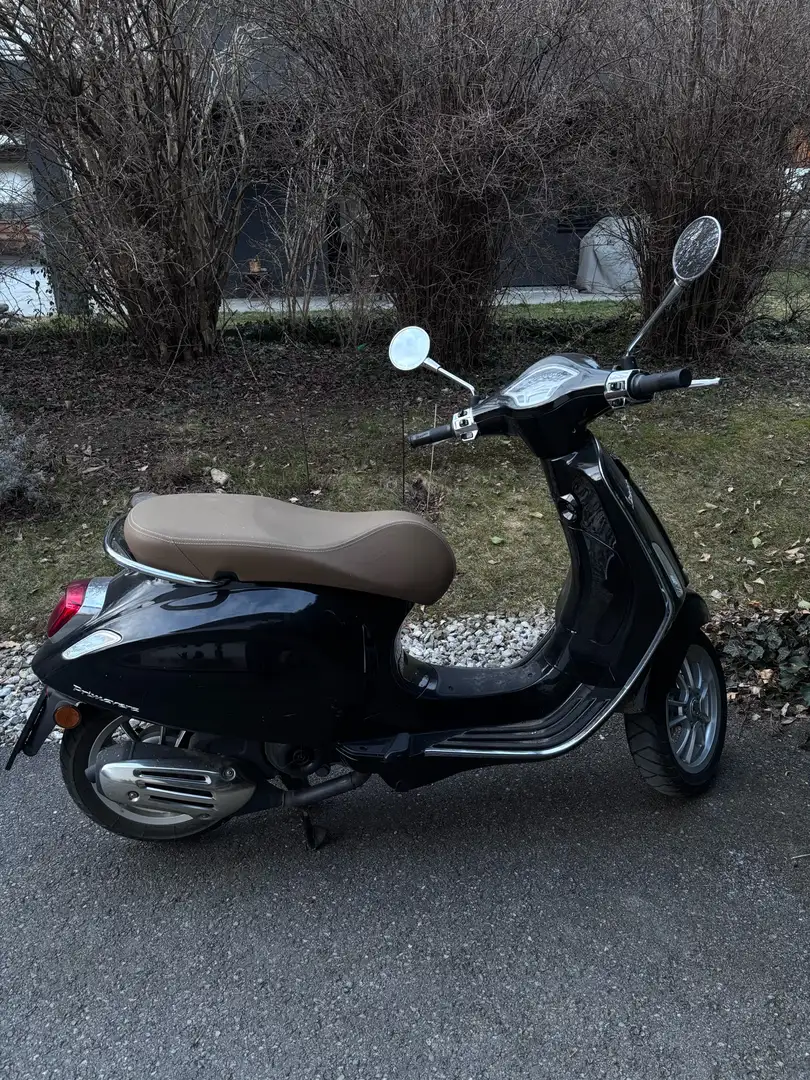 Vespa Primavera Black - 1