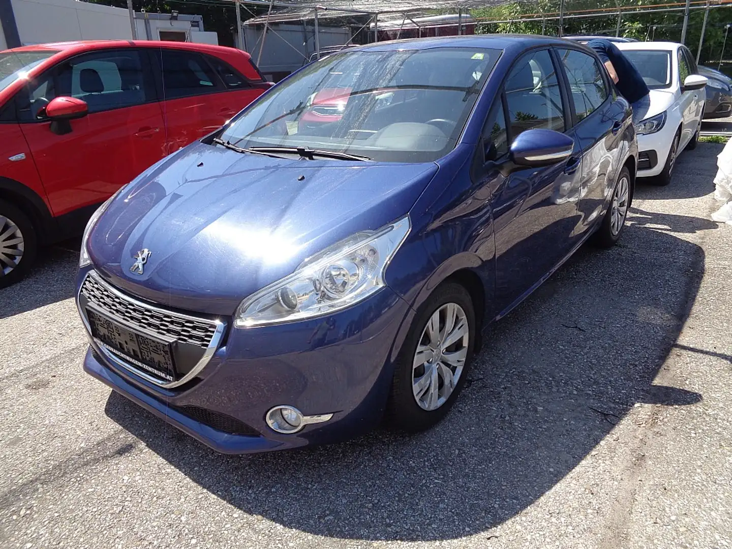Peugeot 208 Active 1,6 e-HDI 92 FAP Bleu - 1