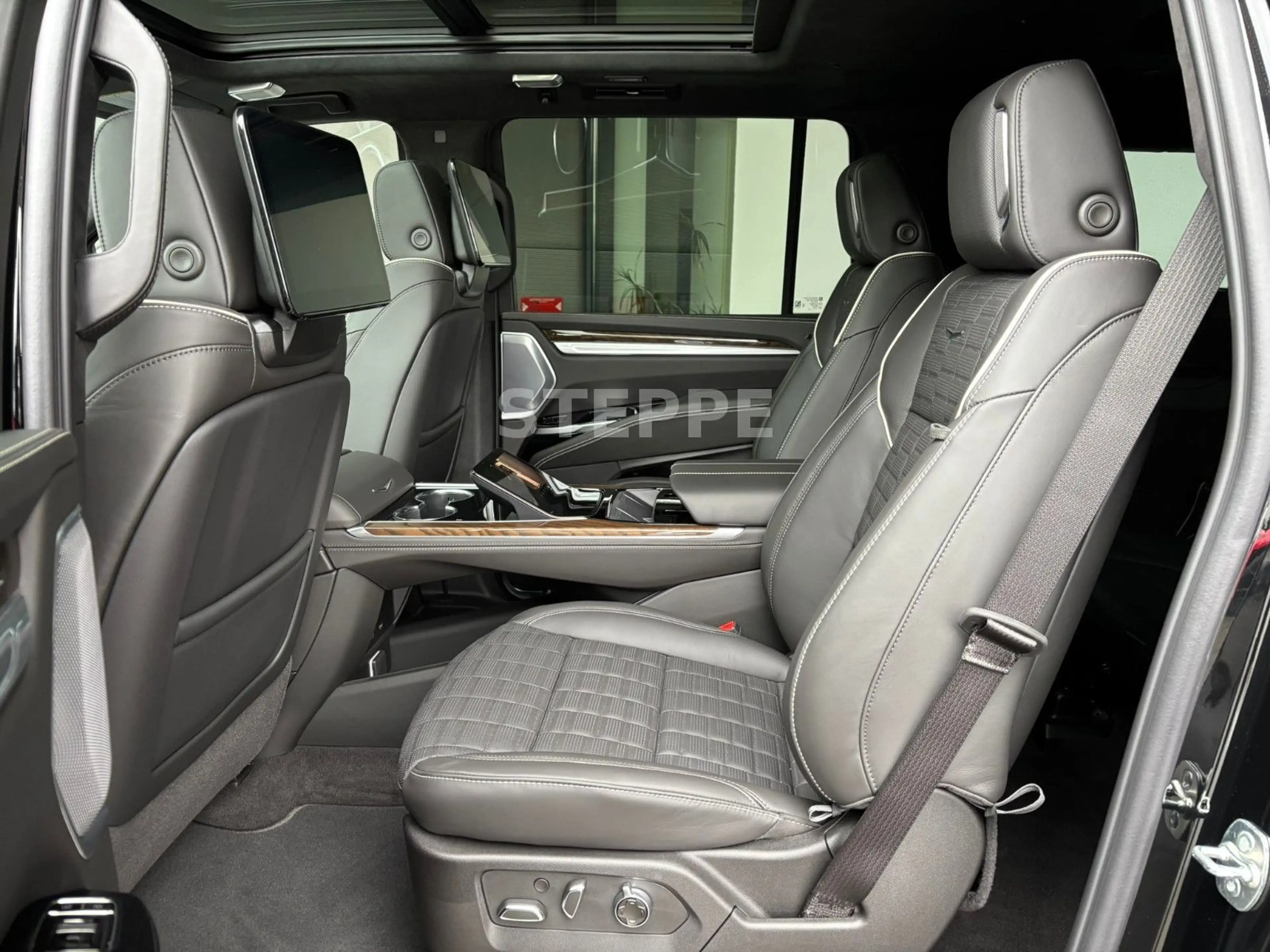 Cadillac Escalade MY26 6.2 V8 ESV Platinum Luxury 24" — photo 9