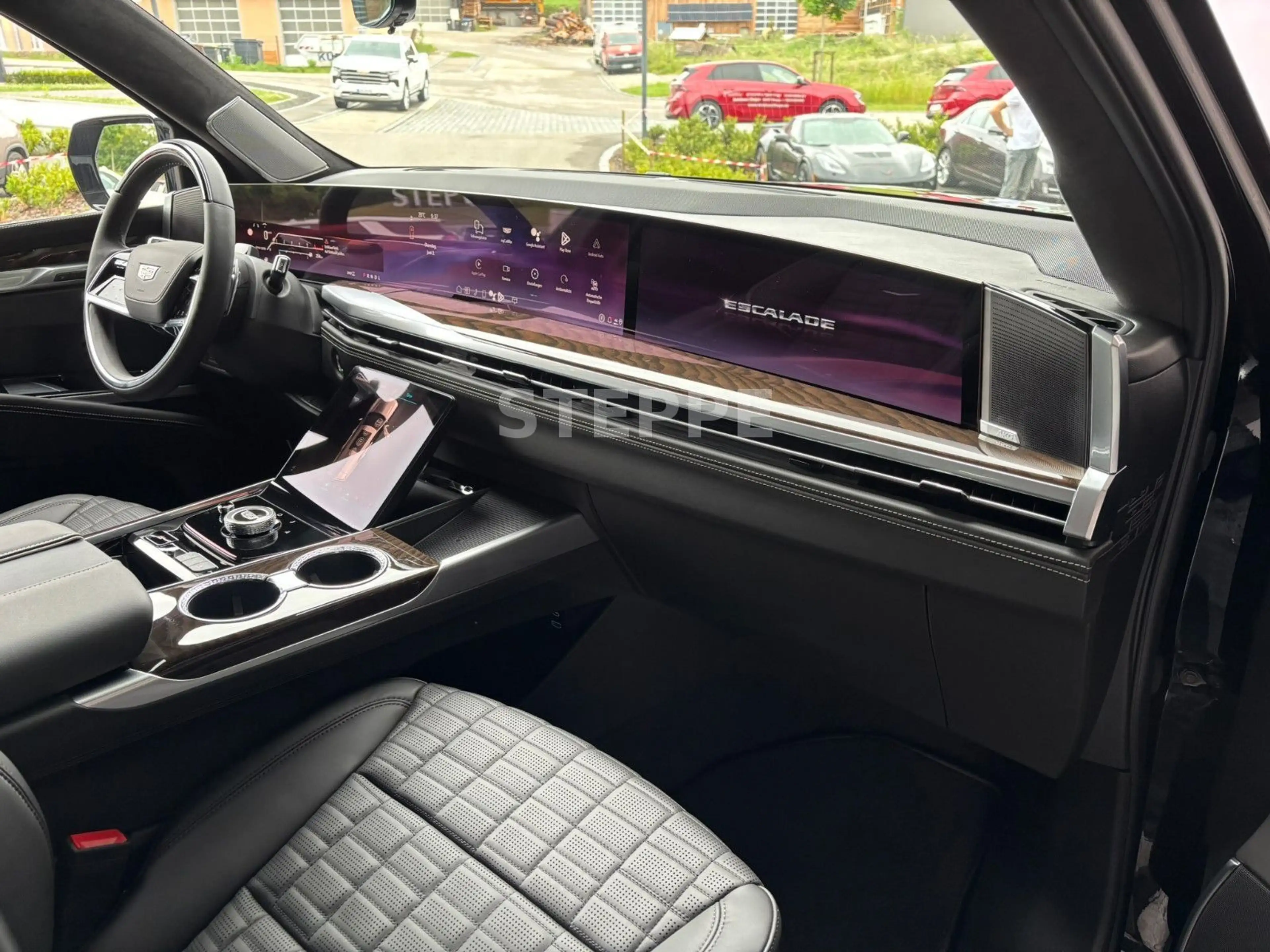 Cadillac Escalade MY26 6.2 V8 ESV Platinum Luxury 24" — photo 11
