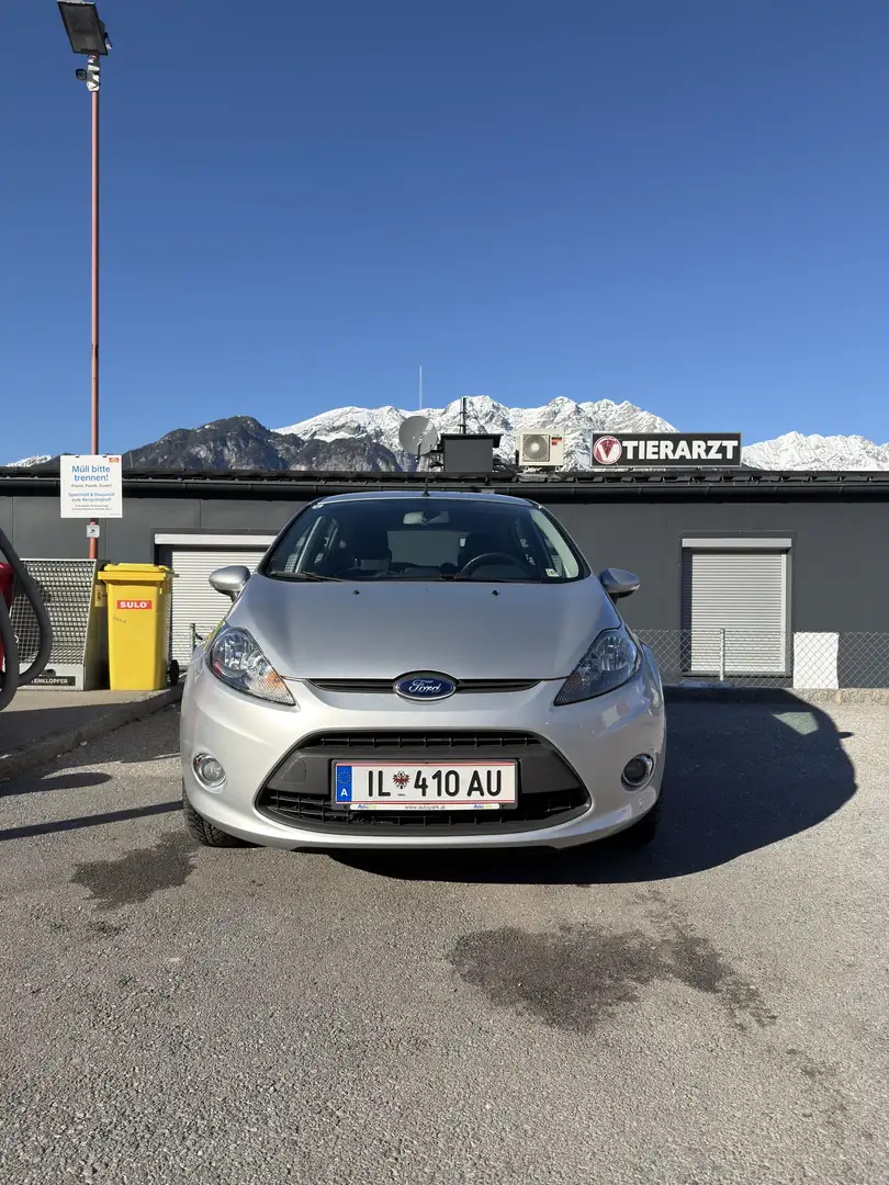 Ford Fiesta Trend 1,25 Grau - 2