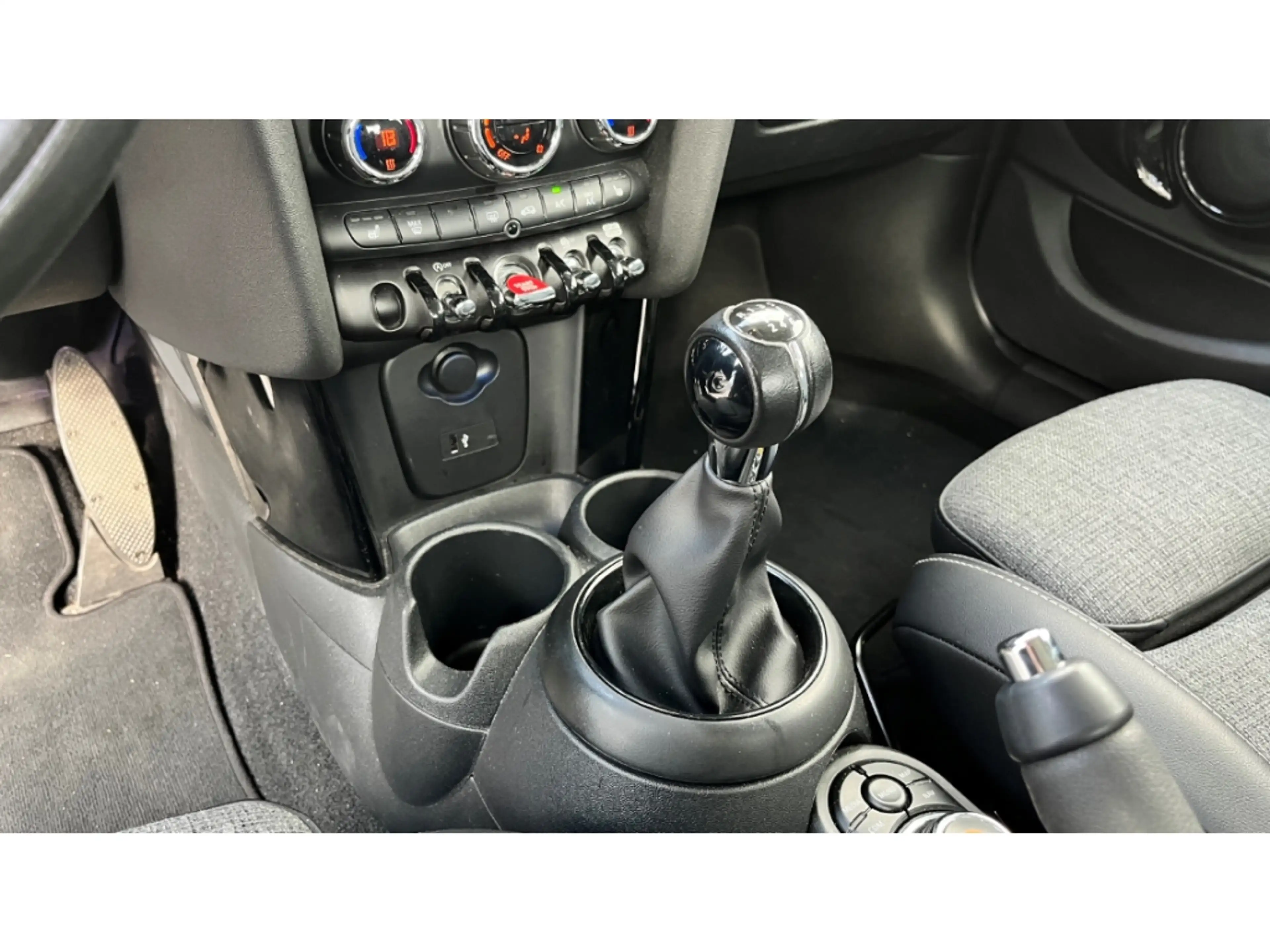 MINI One 5-Türer Navi Digitales Cockpit LED Mehrzonenklima — photo 9