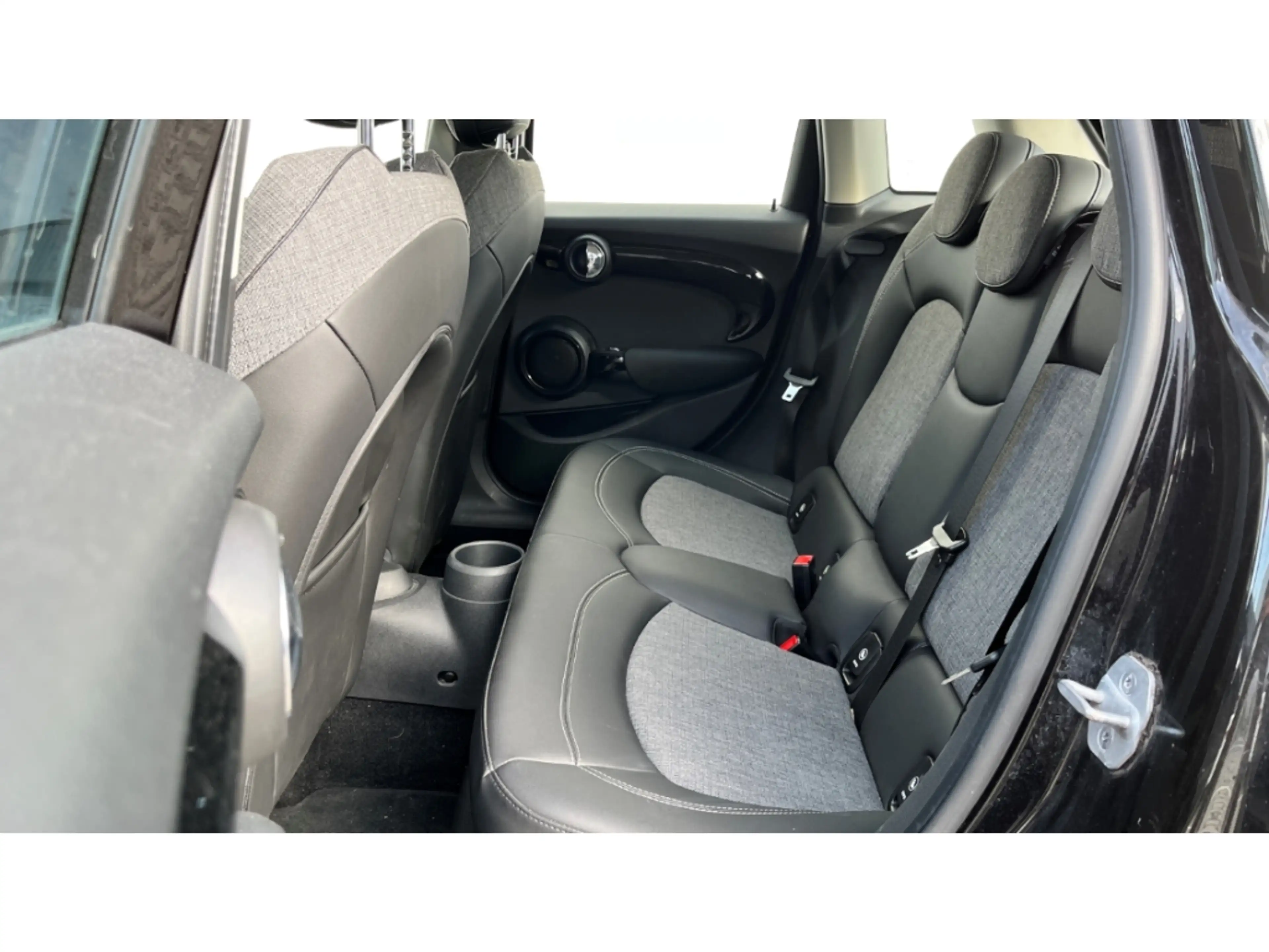 MINI One 5-Türer Navi Digitales Cockpit LED Mehrzonenklima — photo 11