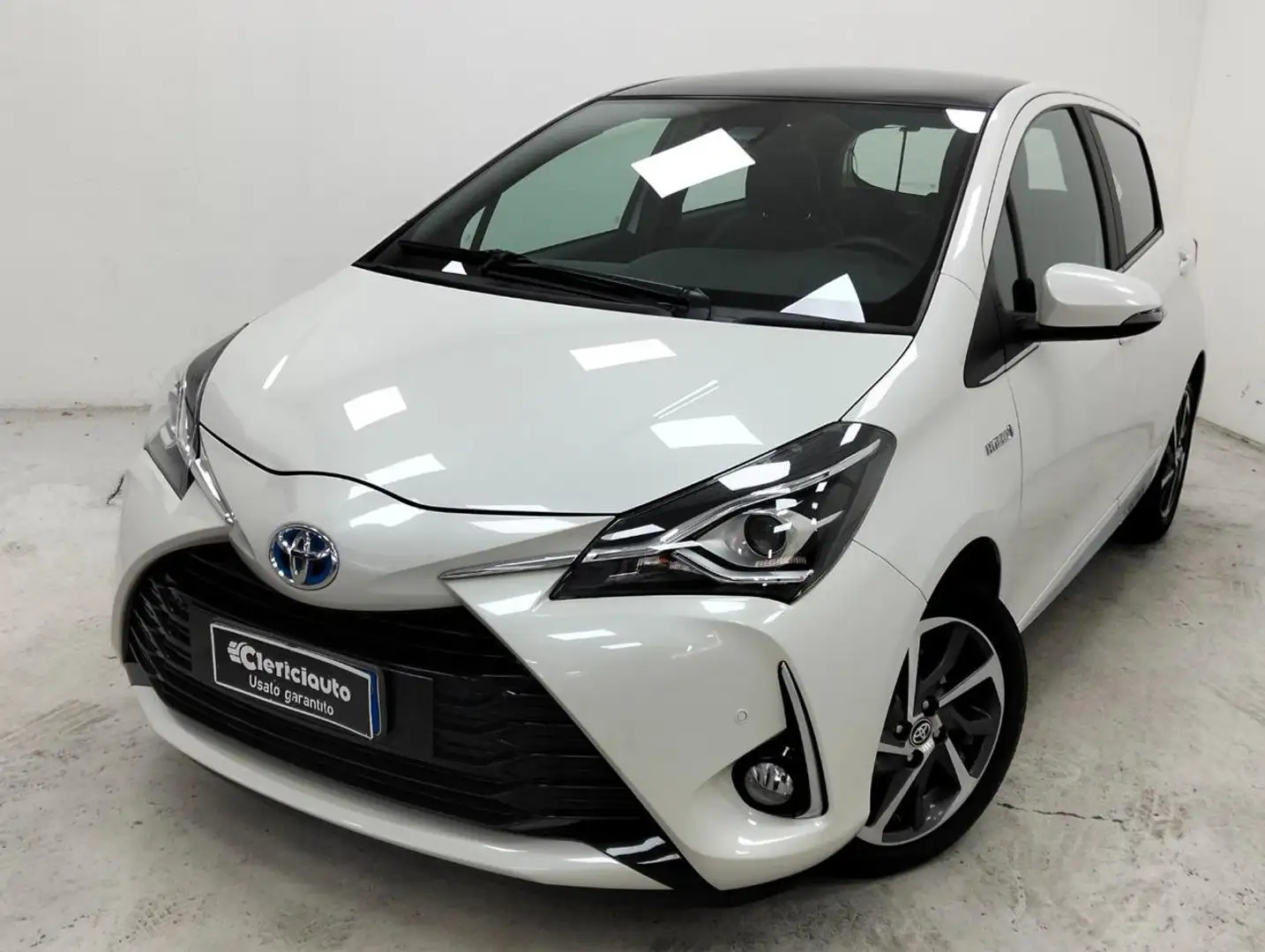 Toyota Yaris 1.5 Hybrid 5 porte Style (TETTO PAN.) Bianco - 1