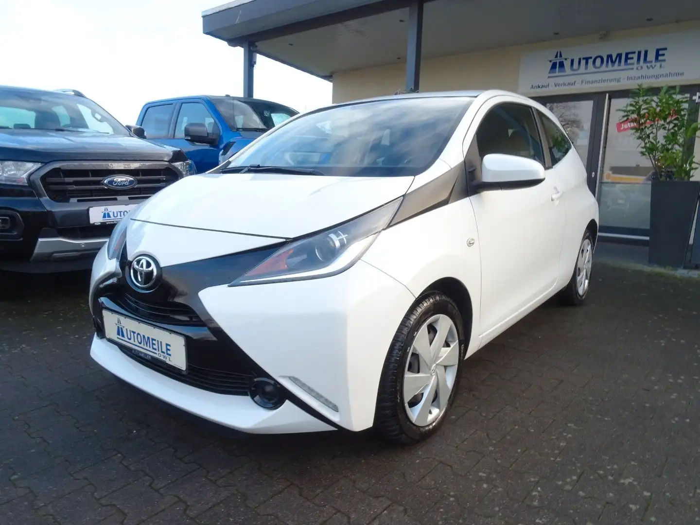 Toyota Aygo AYGO x-play 2. HAND KLIMA SERVO ISOFIX Alb - 1