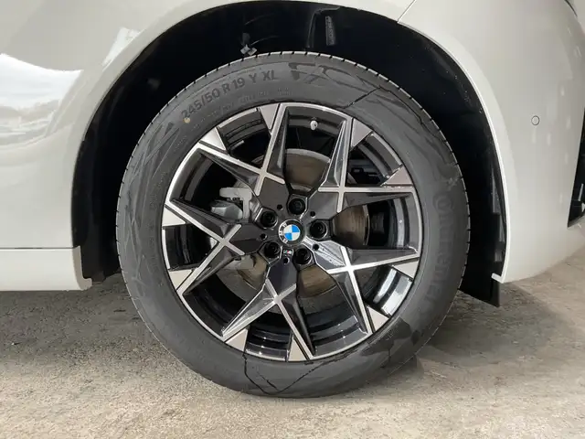 BMW X3 view 12