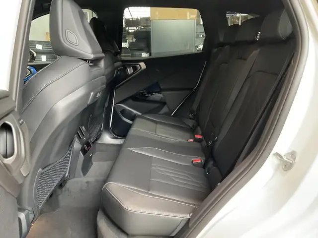 BMW X3 view 9