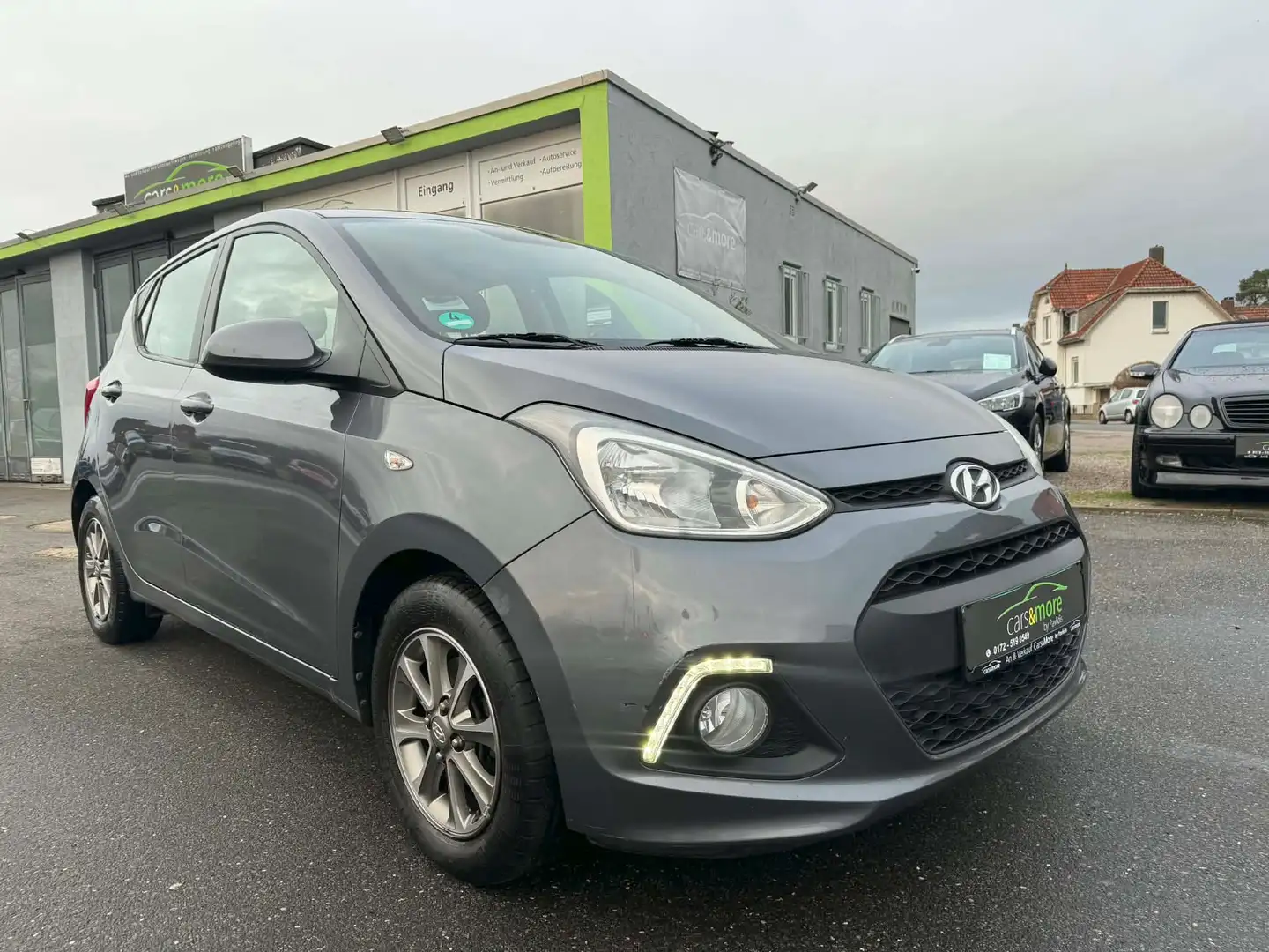 Hyundai i10 FIFA World Cup Edition  1 Hand-SHZ-Temp Grijs - 1